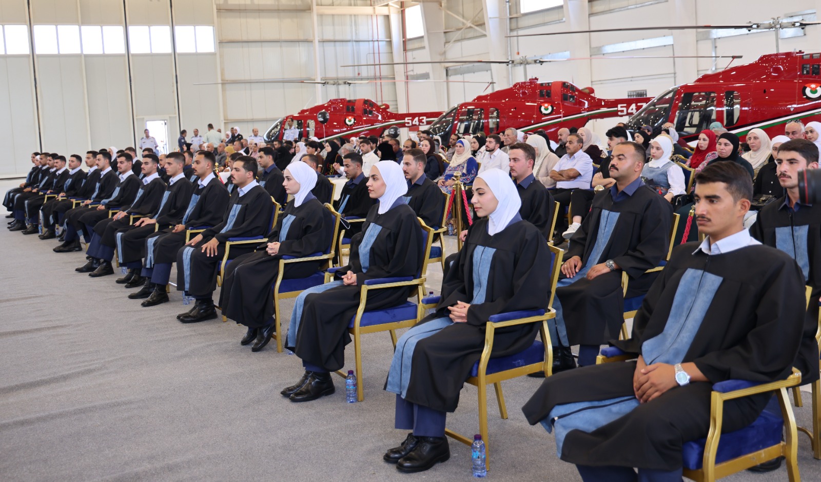 الحنيطي يفتتح مبنى الطيران التشبيهي وهنجر طائرة بيل 505 