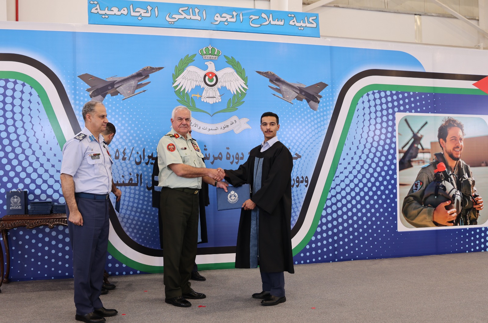 الحنيطي يفتتح مبنى الطيران التشبيهي وهنجر طائرة بيل 505