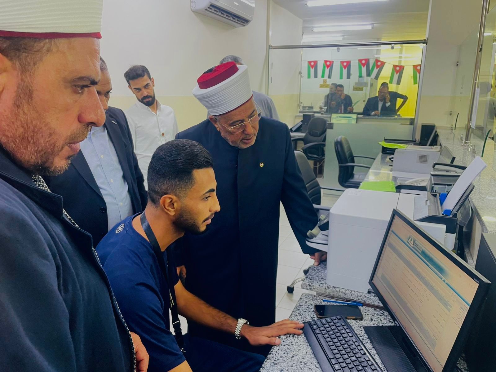 قاضي القضاة يتفقد سير العمل بالمحكمة الابتدائية الشرعية في مادبا