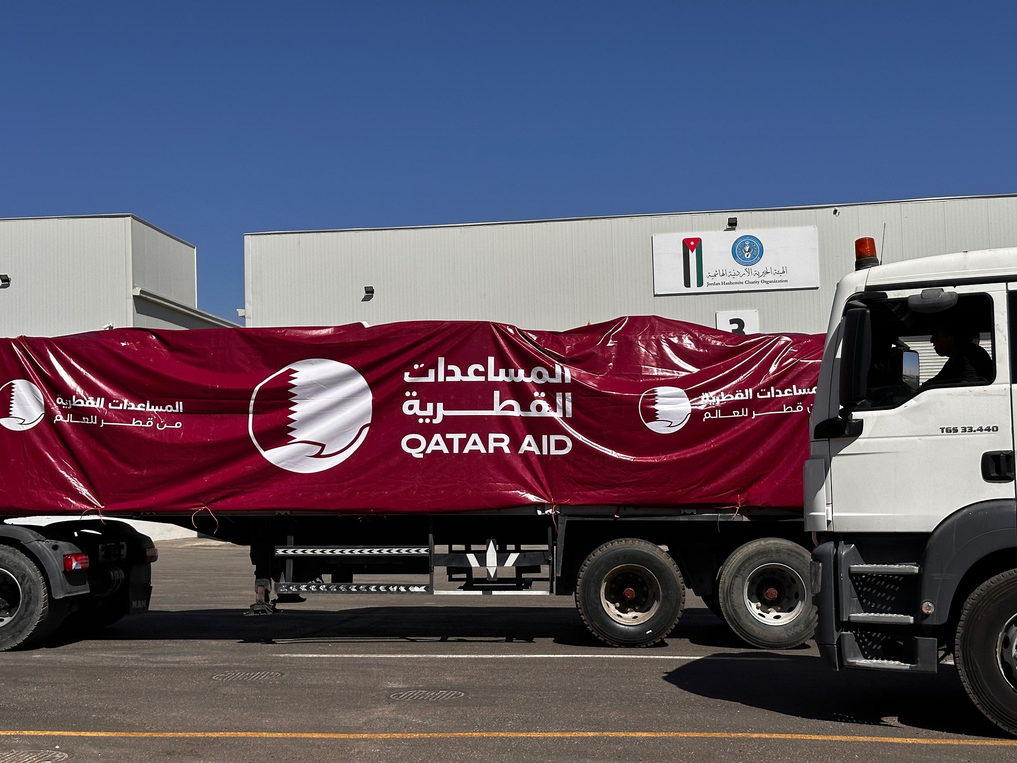 الأردن وقطر يرسلان مساعدات إغاثية إلى سوريا