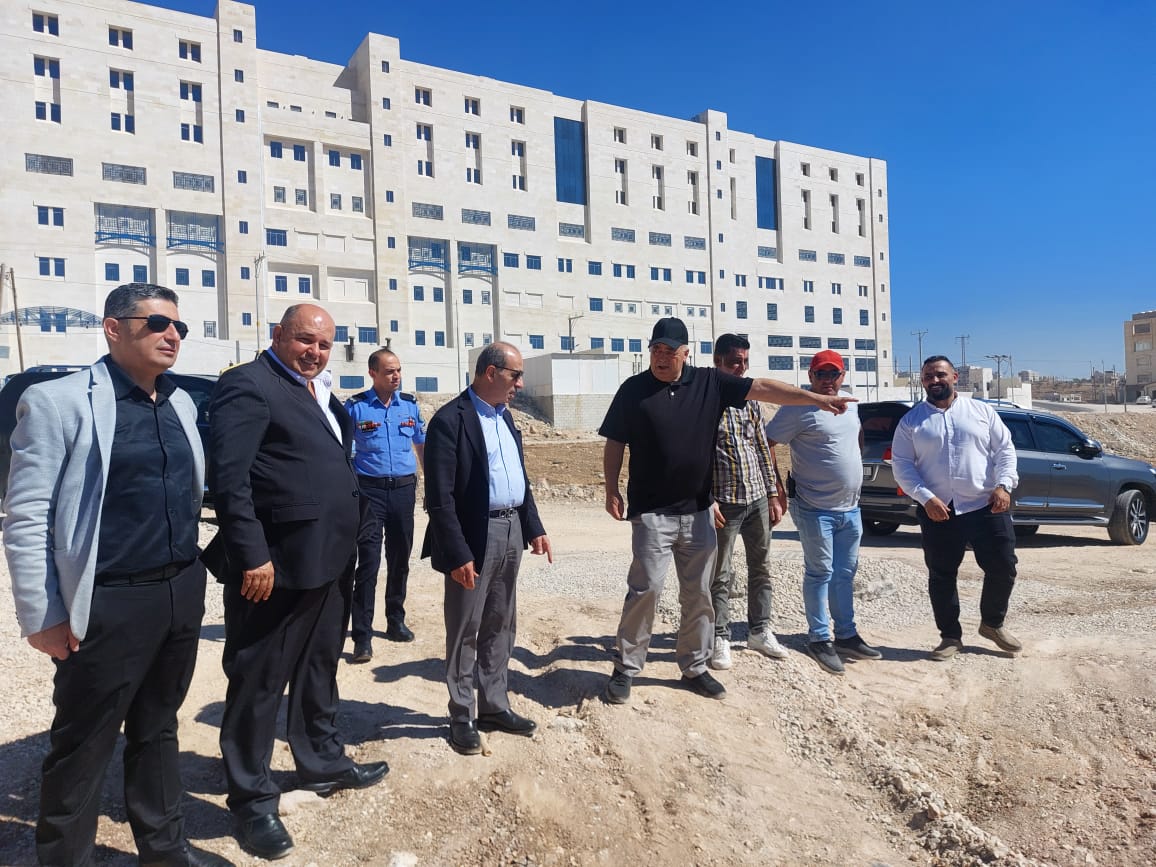 وزير الإدارة المحلية يتفقد البنية التحتية لمستشفى الأميرة بسمة الجديد