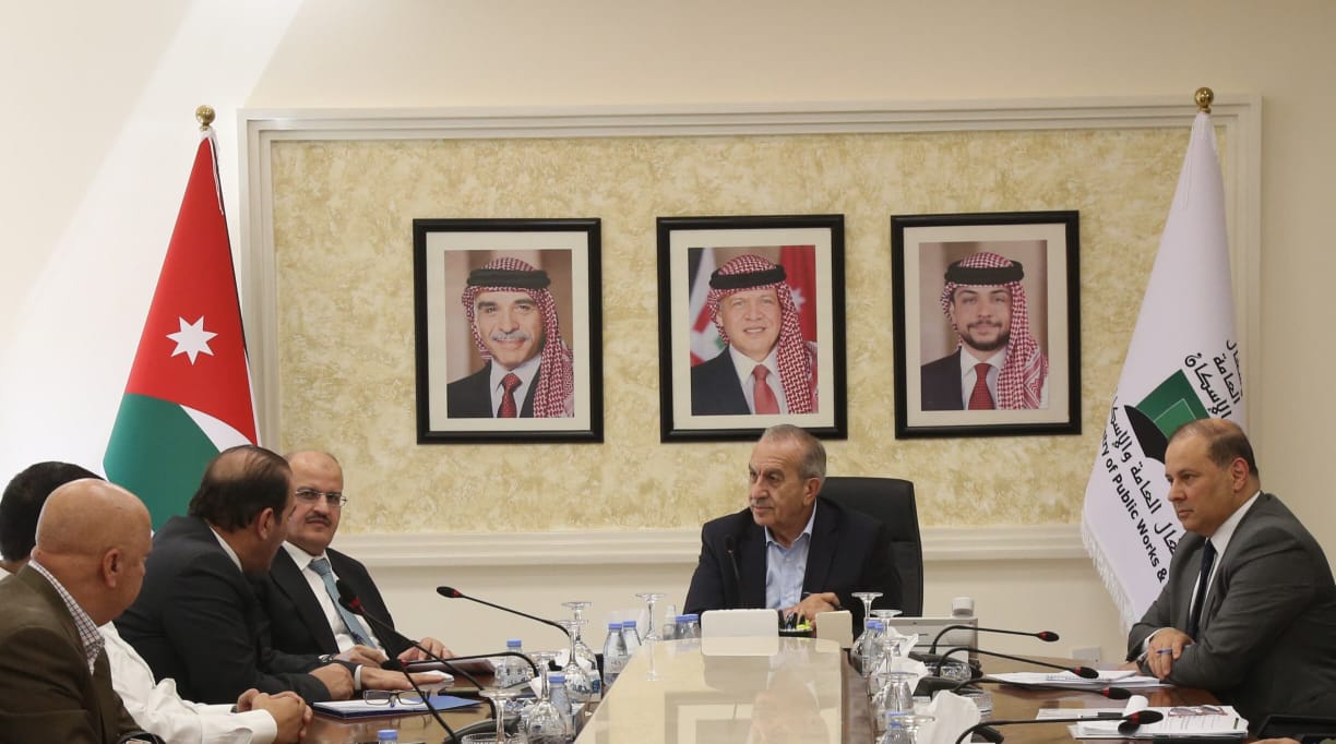 اجتماع في الأشغال يناقش تحديات قطاع المقاولات