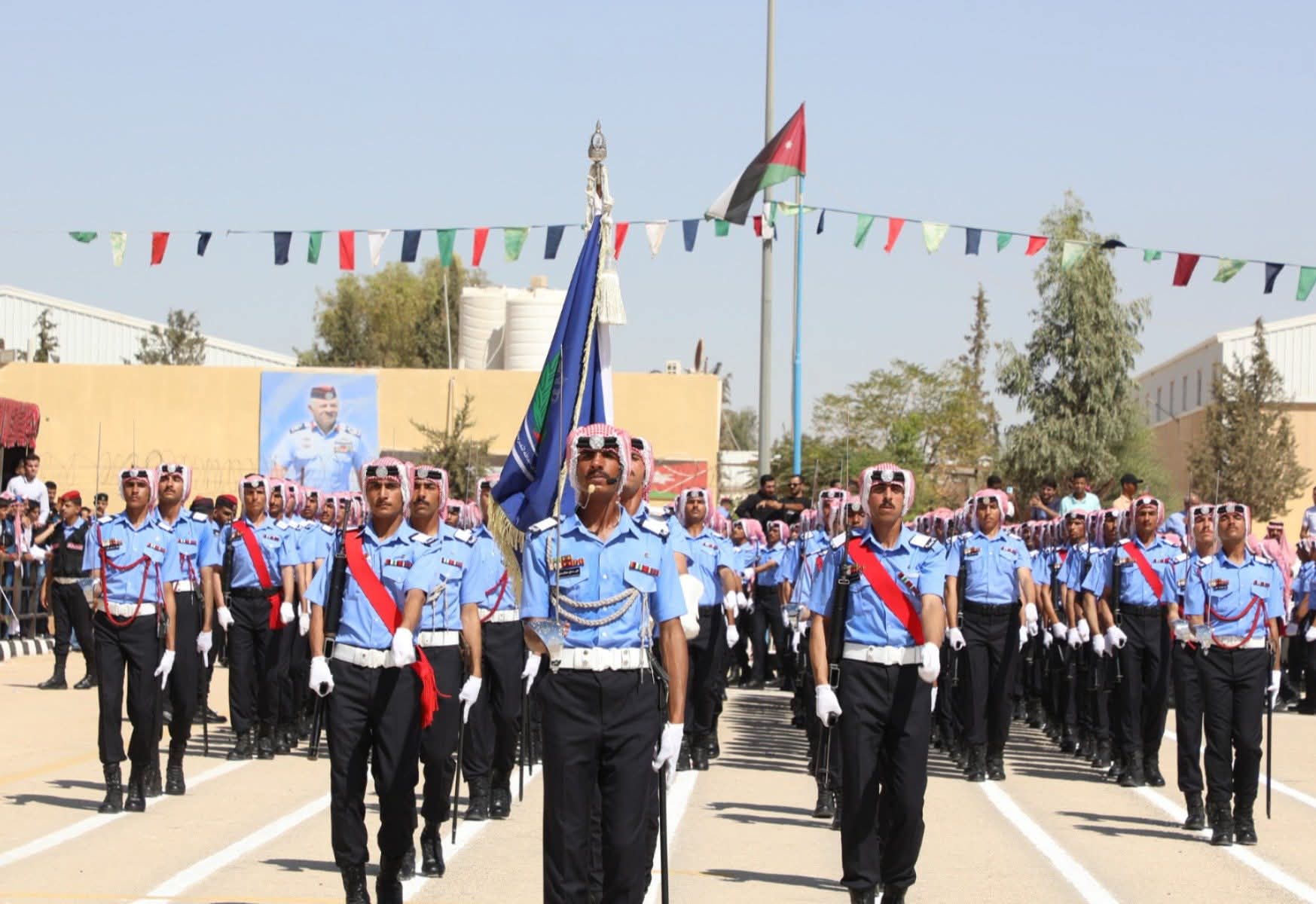 اللواء المعايطة يرعى تخريج كوكبة من مستجدي الأمن العام 