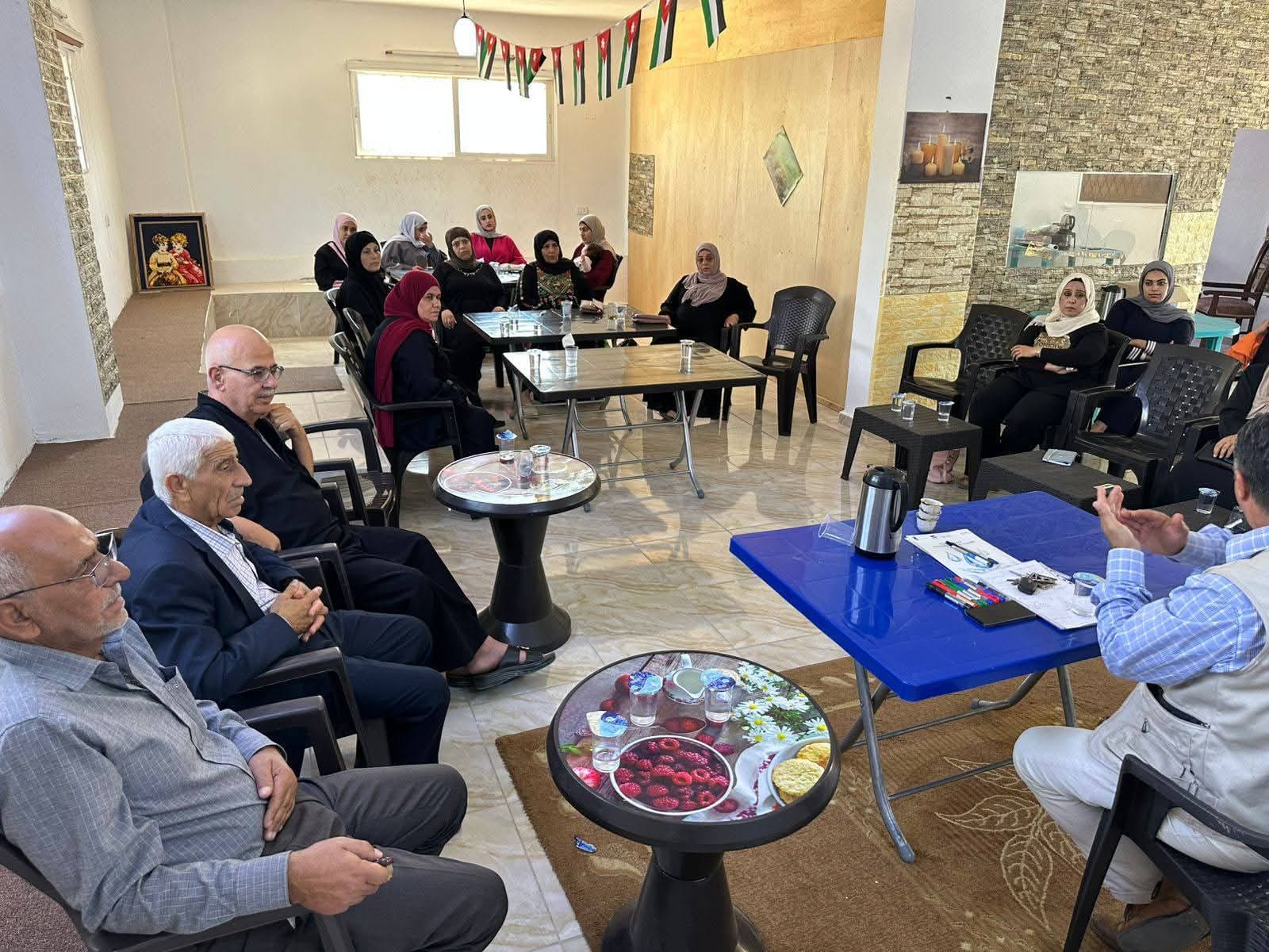 جلسة ضمن المدرسة الحقلية لزراعة الخضار في لواء الوسطية