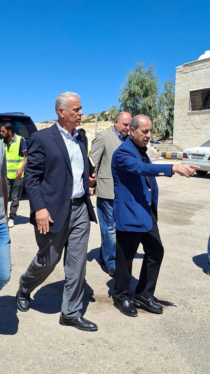 وزير الإدارة المحلية يتفقد بلديات  جرش وباب عمان والعيون والشفا