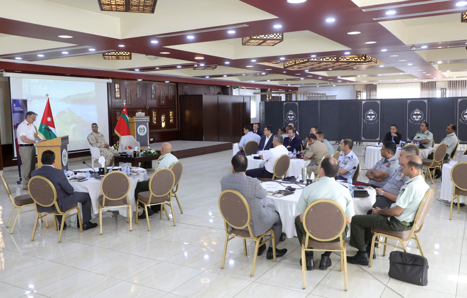 افتتاح دورة الإدارة الدفاعية في السياق الأمني بفندق القوات المسلحة