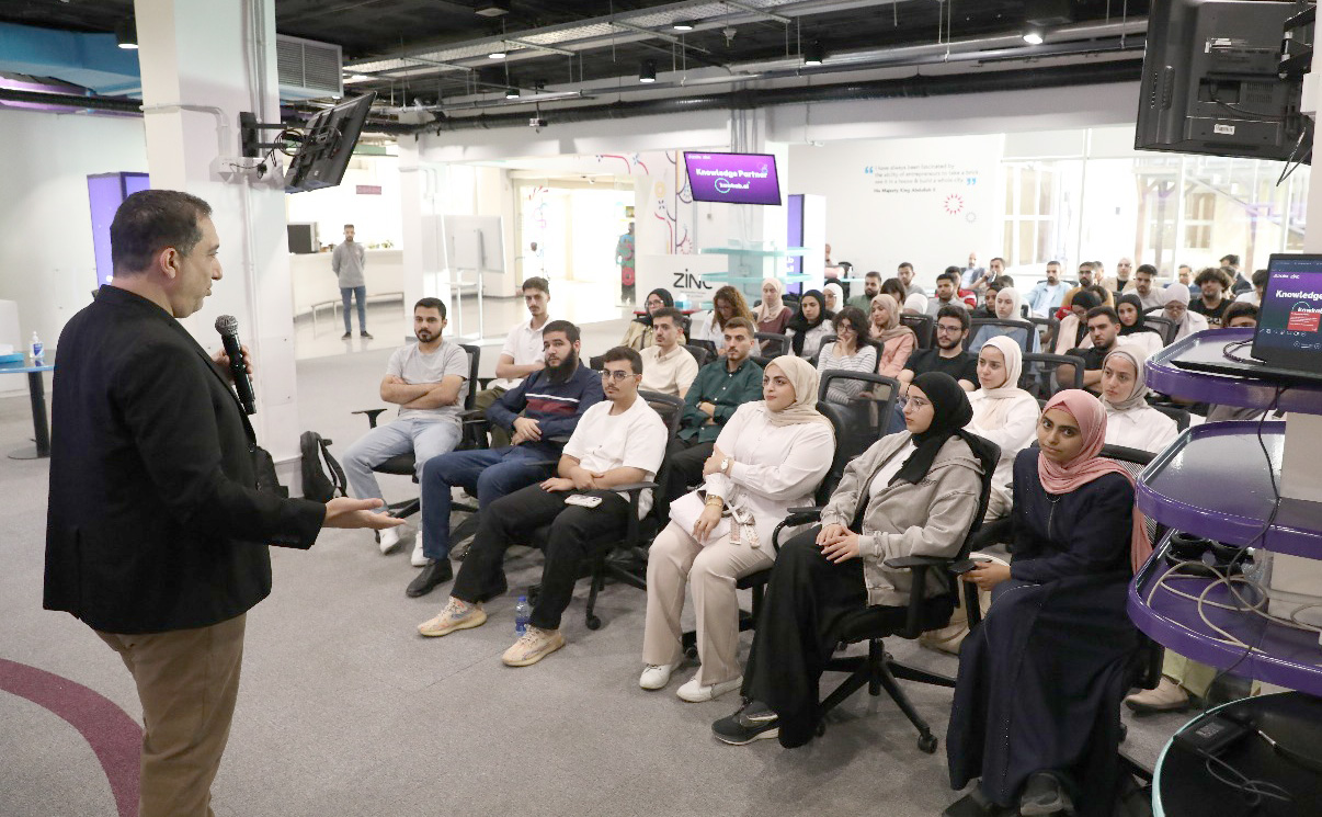 70 شابا وشابة يشاركون بمعسكر الذكاء الاصطناعي التدريبي