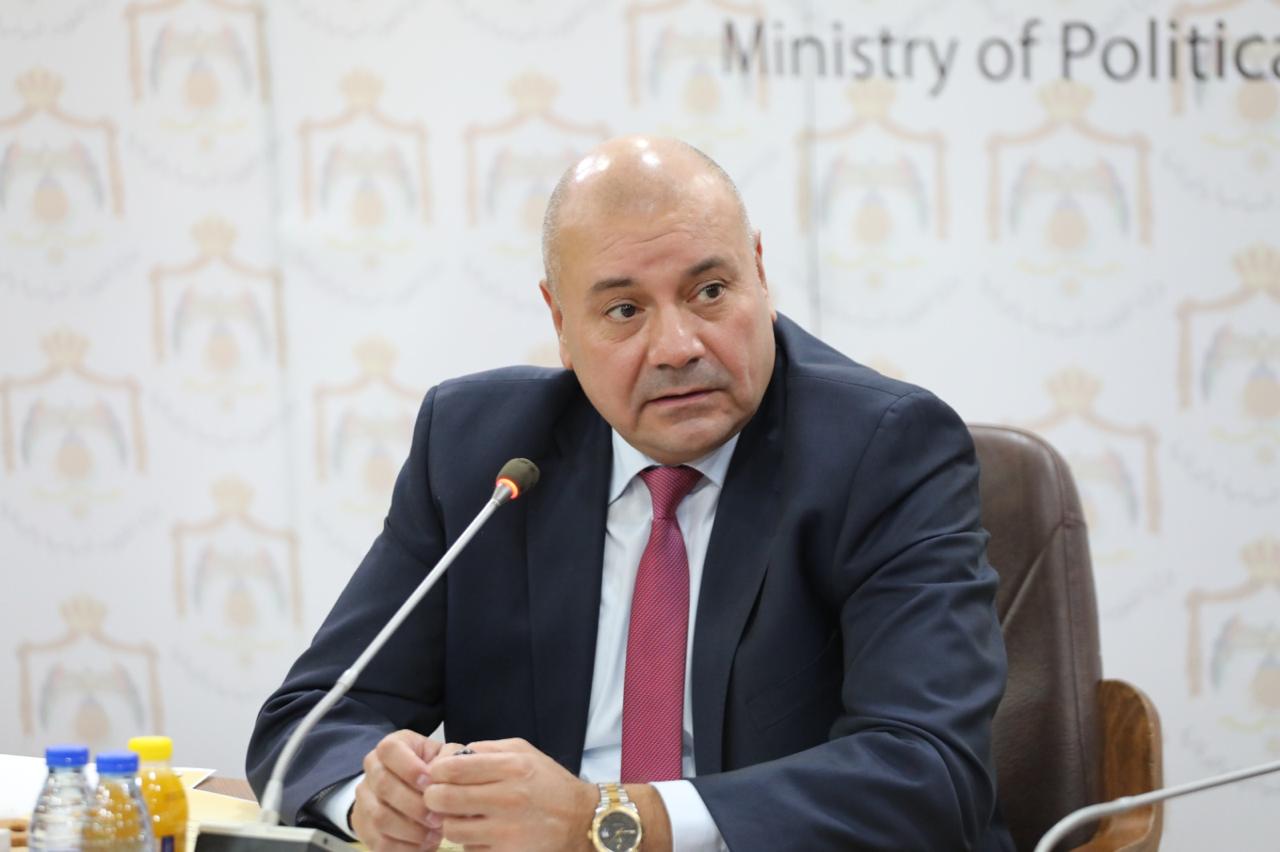 وزير الشؤون السياسية يلتقي جماعة عمان لحوارات المستقبل