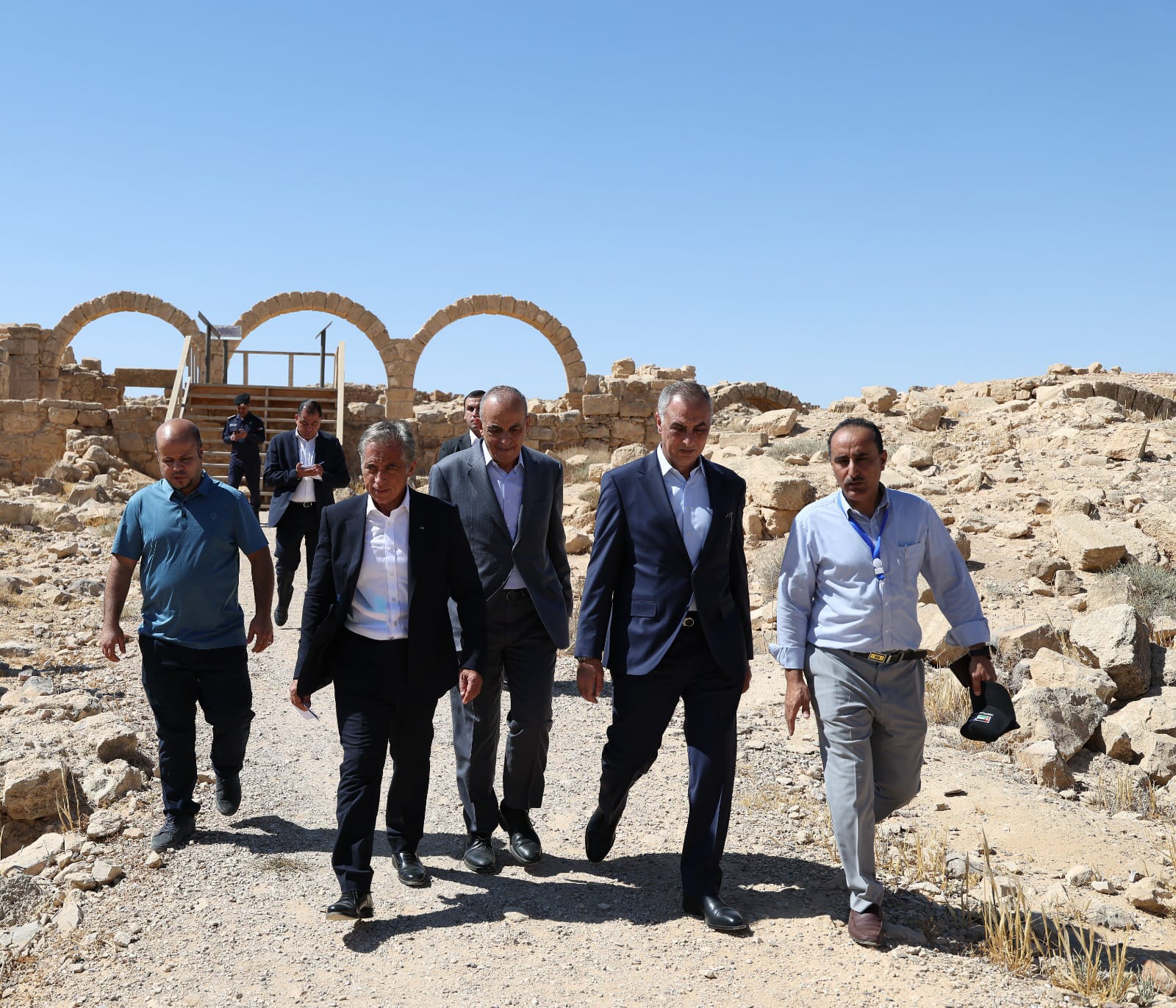 رئيس الوزراء يتفقَّد أربعة مواقع في محافظة الزَّرقاء وقضاء أم الرَّصاص