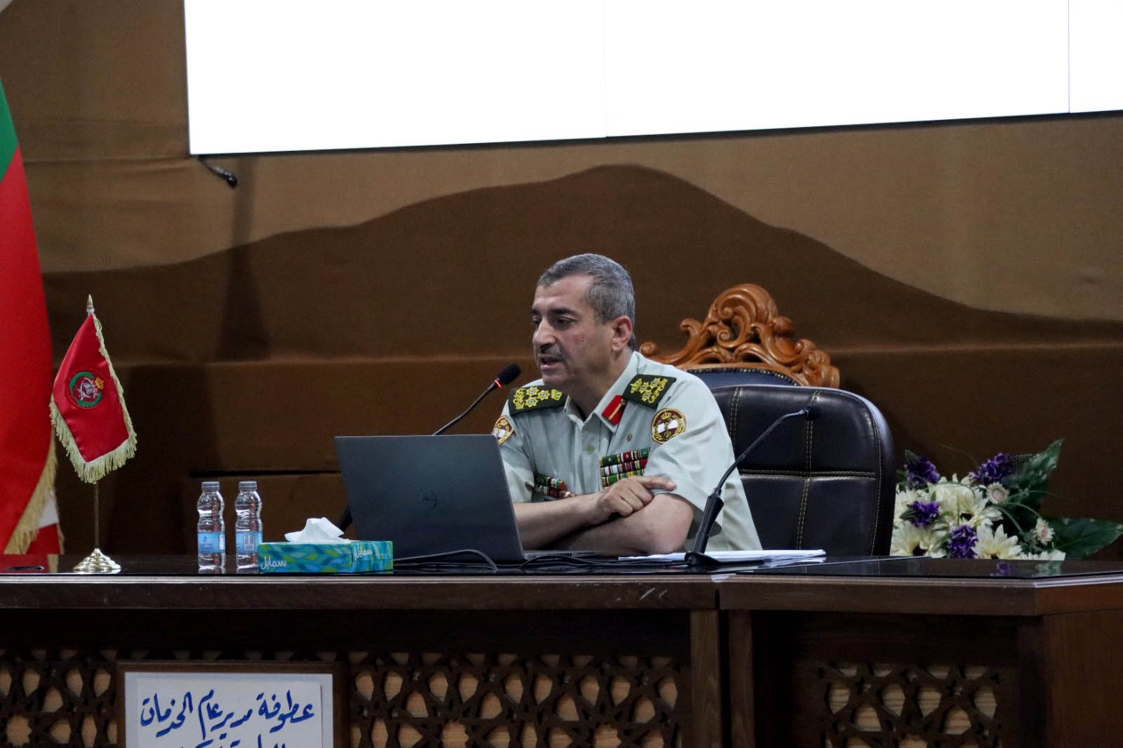 مدير عام الخدمات الطبية الملكية يحاضر في كلية القيادة والأركان الملكية