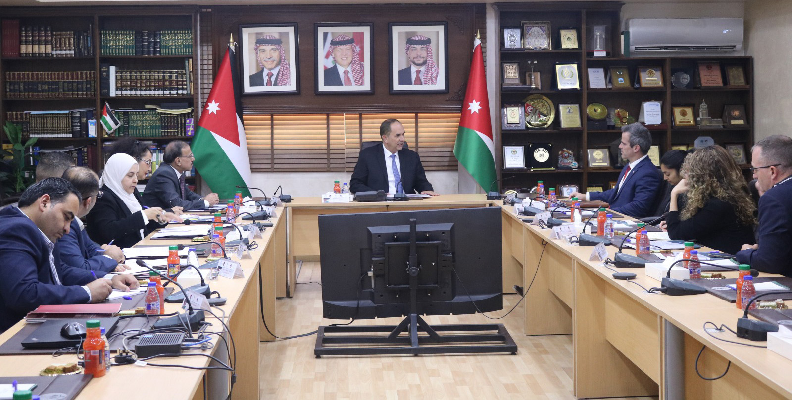 وزير العدل يبحث مع وفد أميركي التعاون في مجالات حقوق الإنسان