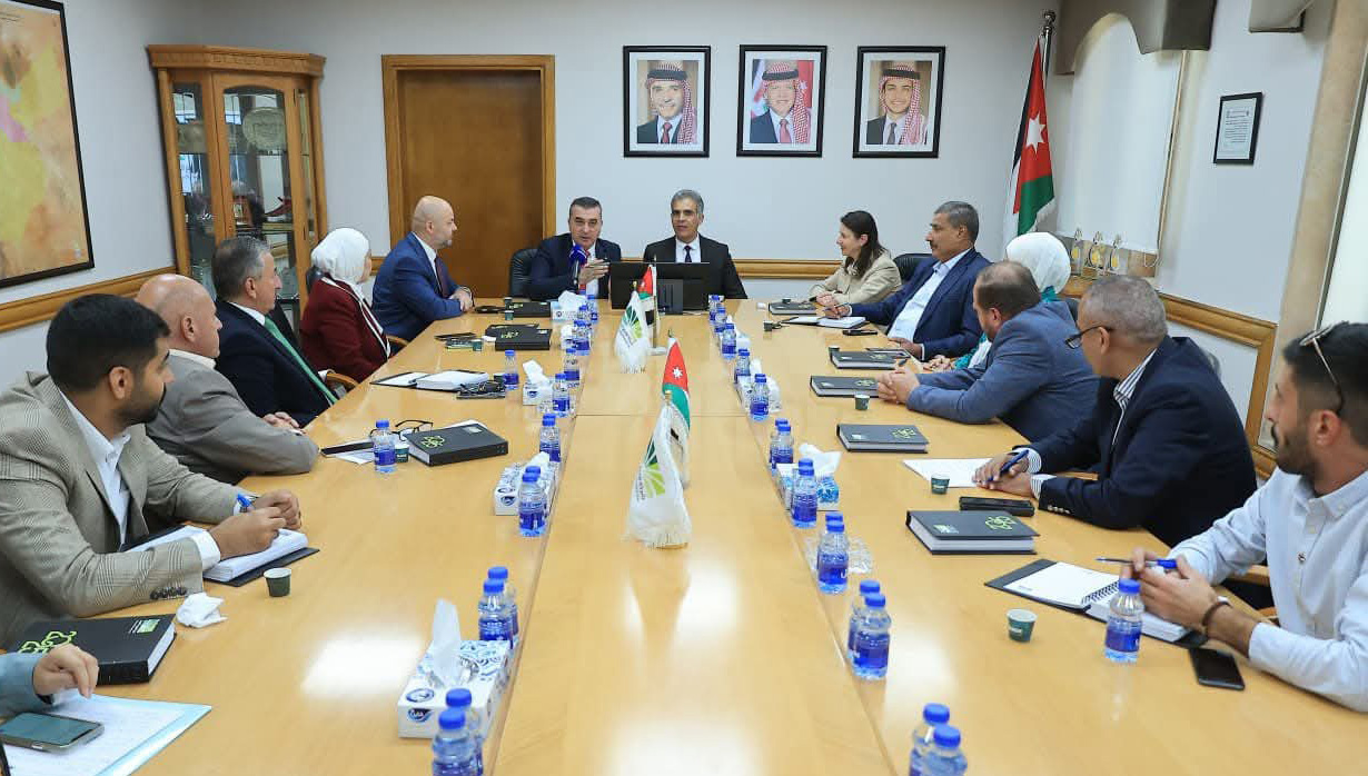 الطاقة النيابية تطلع على خطط واستراتيجيات شركة توزيع الكهرباء