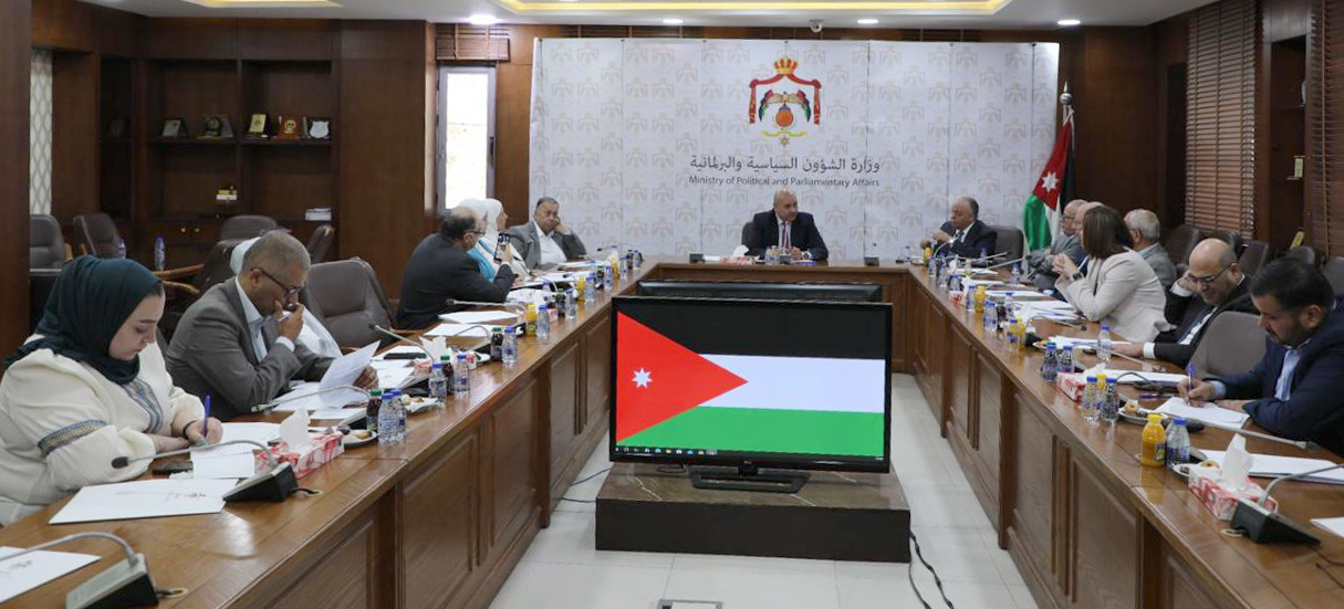 وزير الشؤون السياسية يلتقي جماعة عمان لحوارات المستقبل