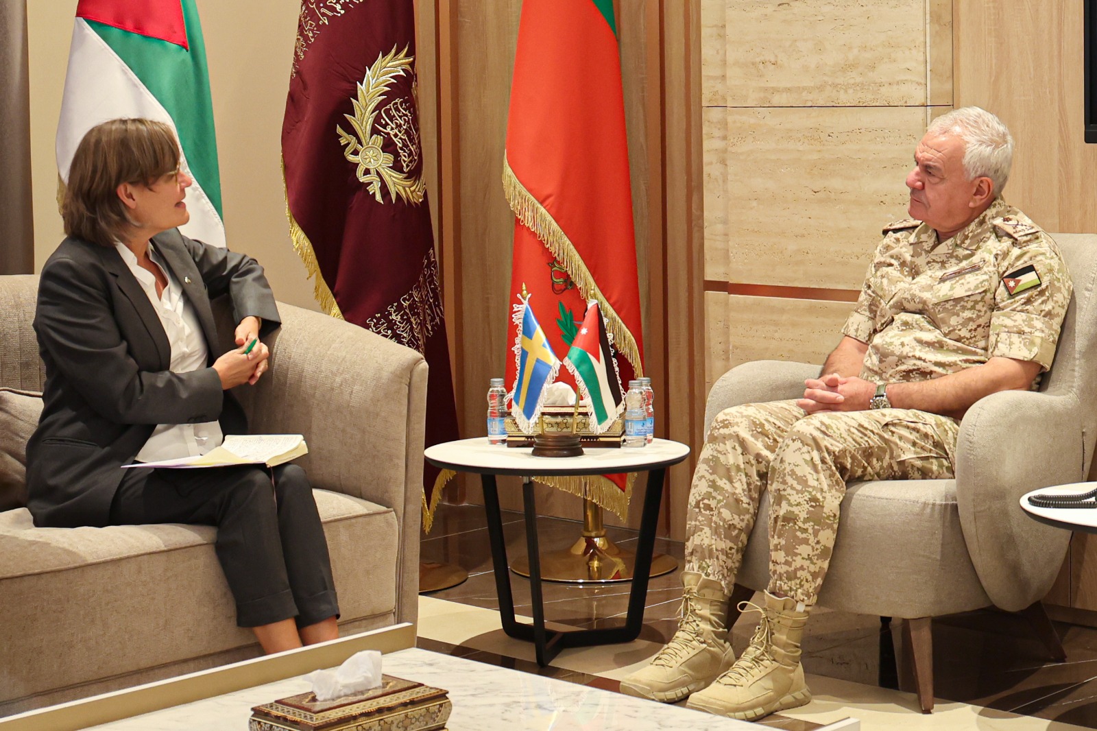 رئيس هيئة الأركان يستقبل سفراء أستراليا والسويد وفرنسا لدى الأردن