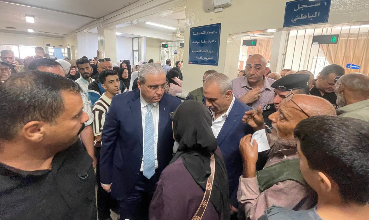وزير الصحة يطلق من مستشفيات البشير نموذج رضا المريض