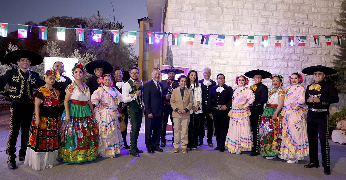 الأميرة بسمة بنت طلال ترعى عرضا فلكلوريا مكسيكيا في مبرة أم الحسين