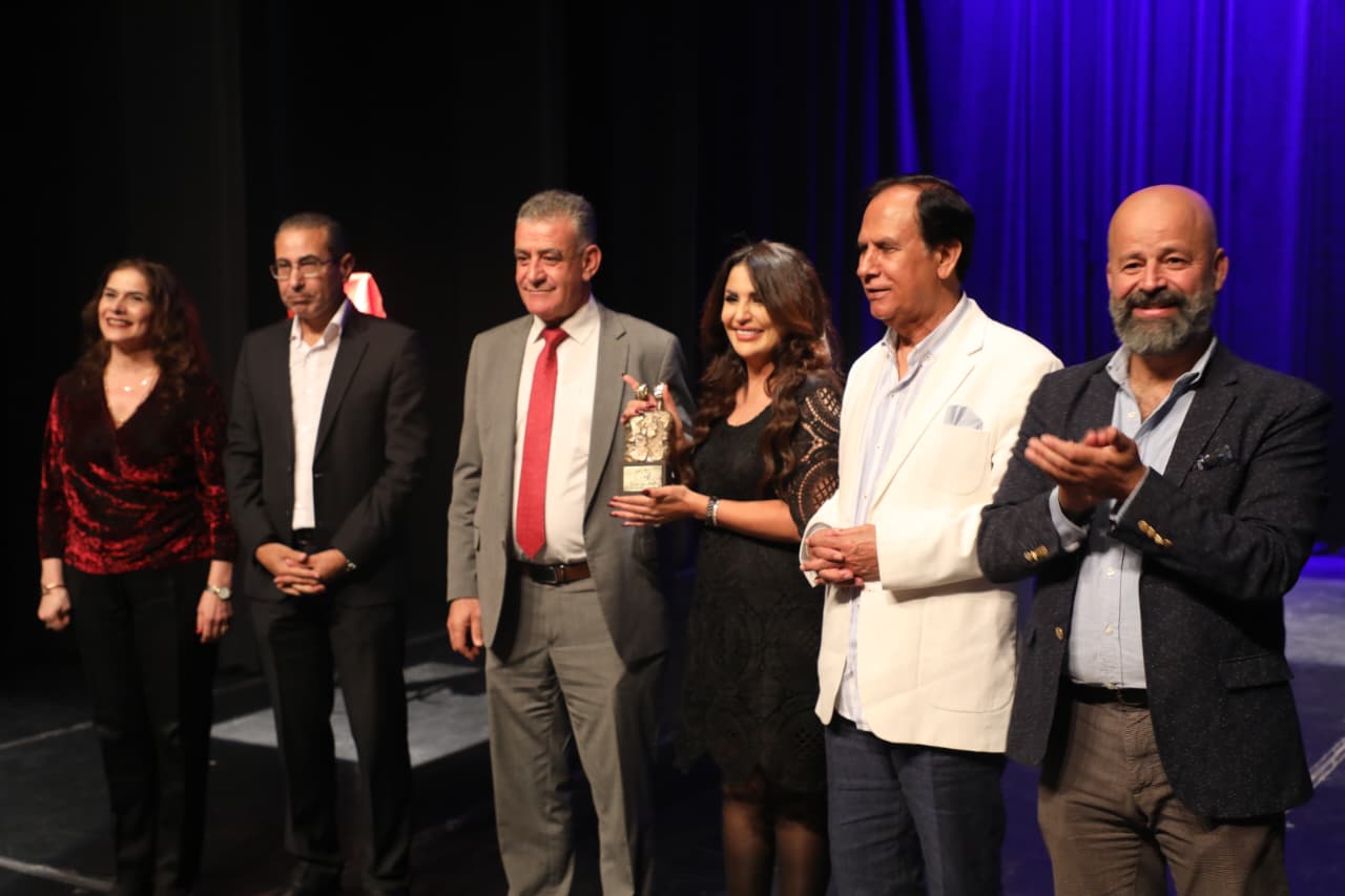 مسرحية خلفك منعطف تاريخي تفوز بجائزة أفضل عرض متكامل في مهرجان عمون لمسرح الشباب 1