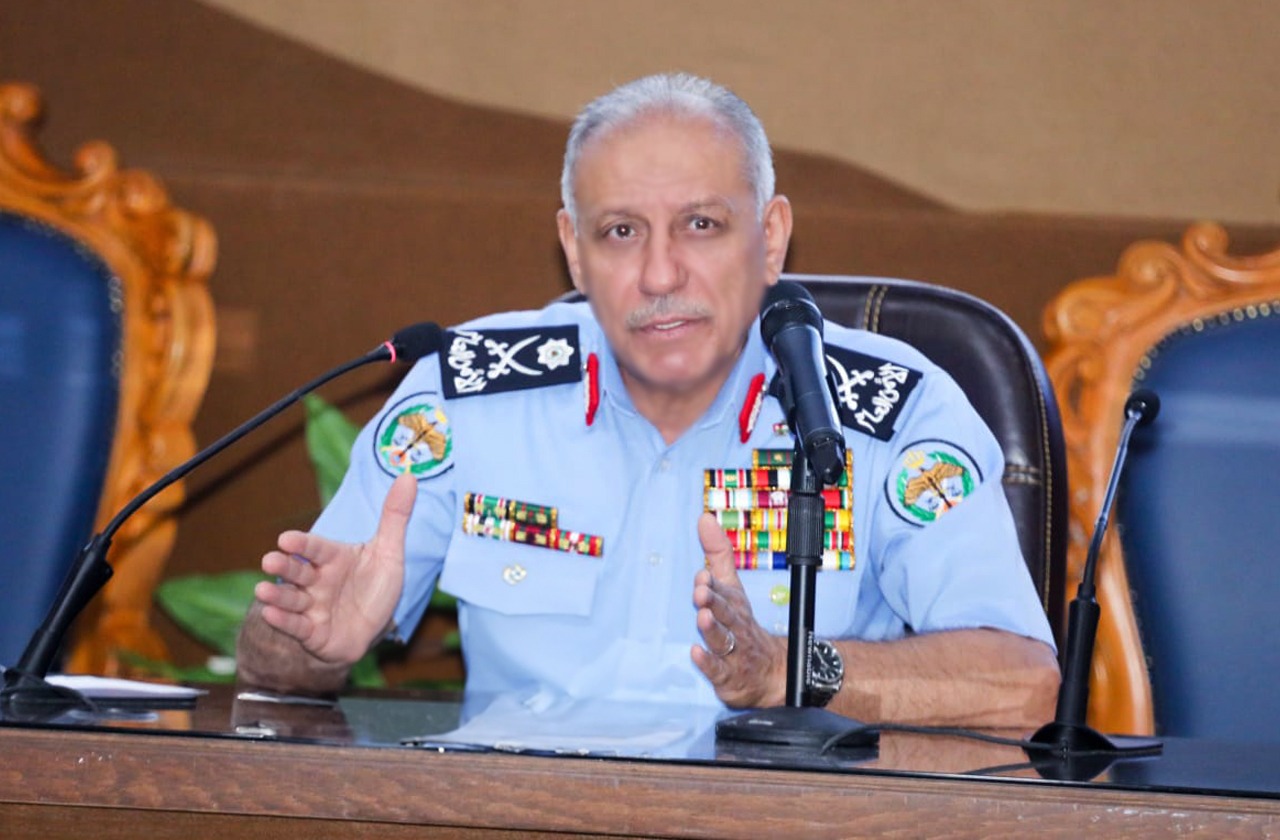 مدير الأمن العام يحاضر في كلية القيادة والأركان الملكية