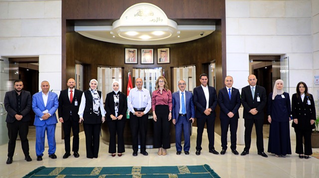 التعليم النيابية تزور جامعة الشرق الأوسط