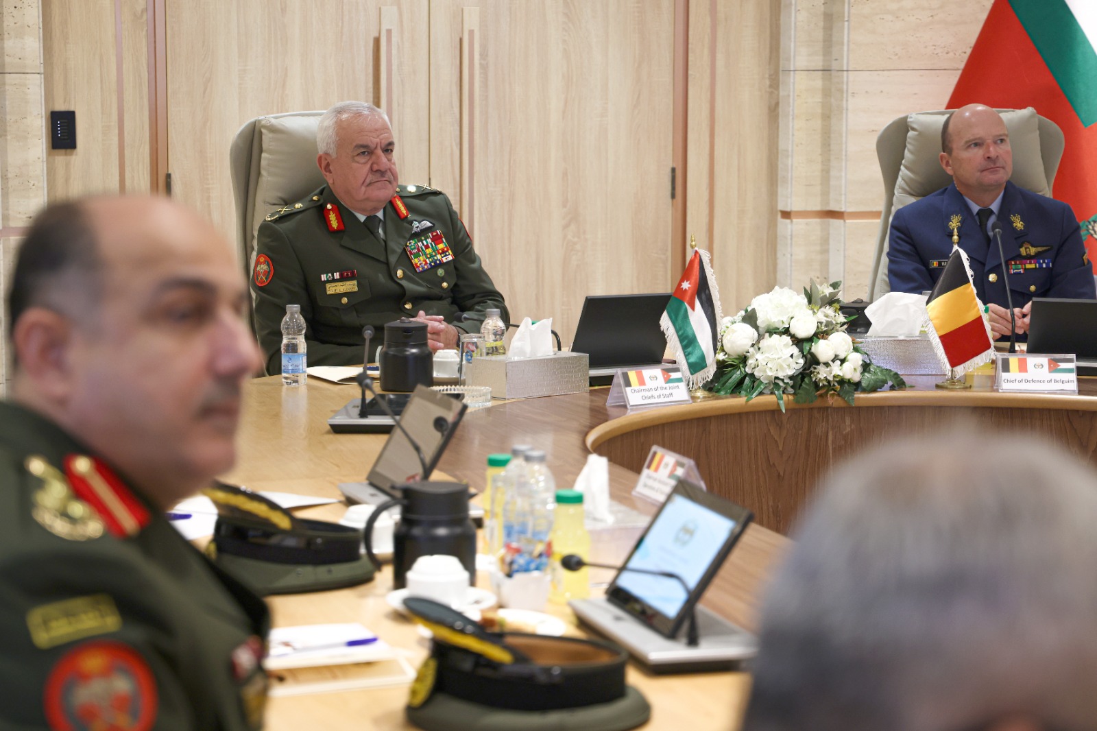 رئيس هيئة الأركان يستقبل رئيس أركان قوات الدفاع البلجيكية 