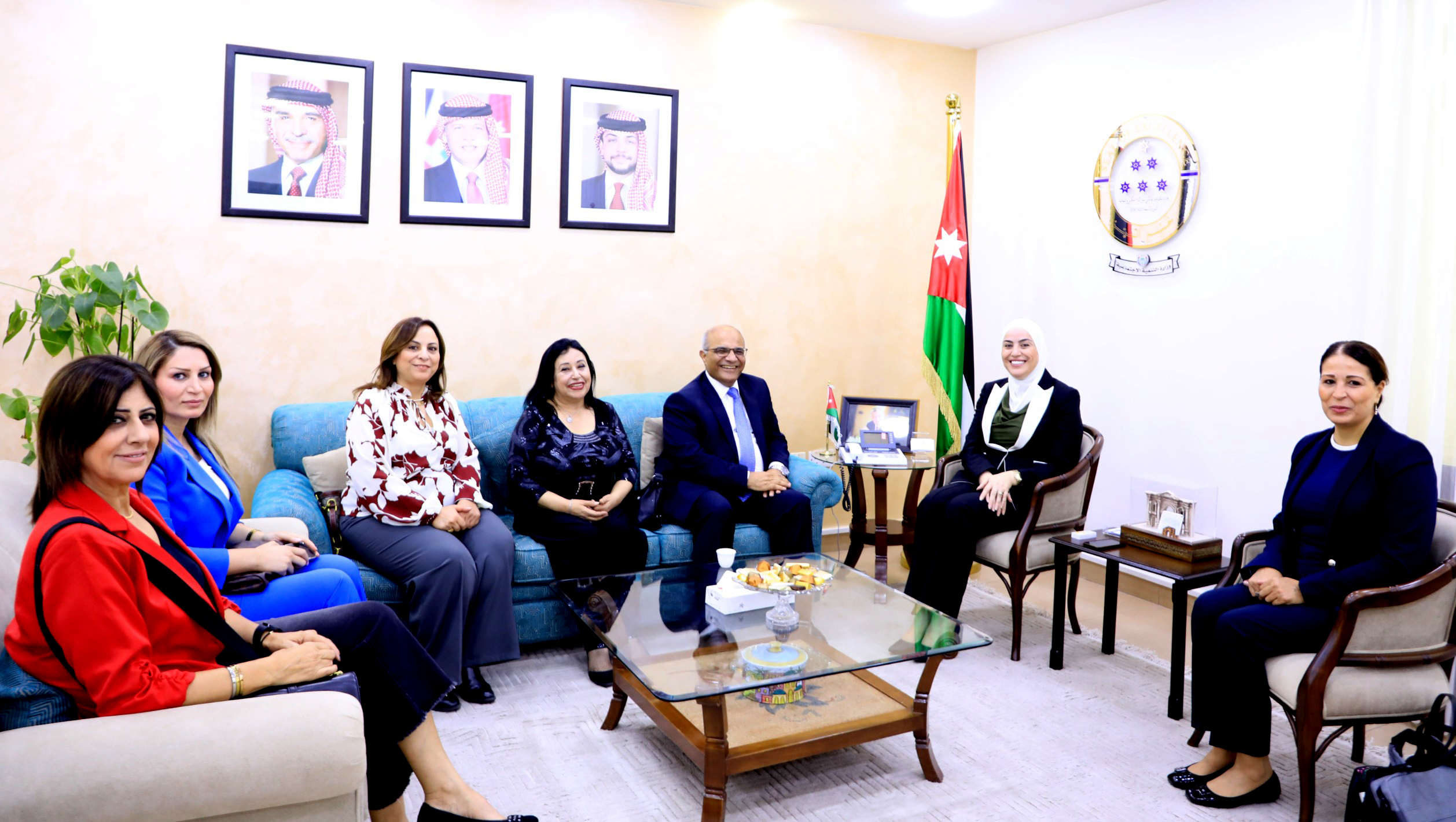 وزيرة التنمية الاجتماعية تلتقي نقيب الصحفيين ولجنة المرأة بالنقابة