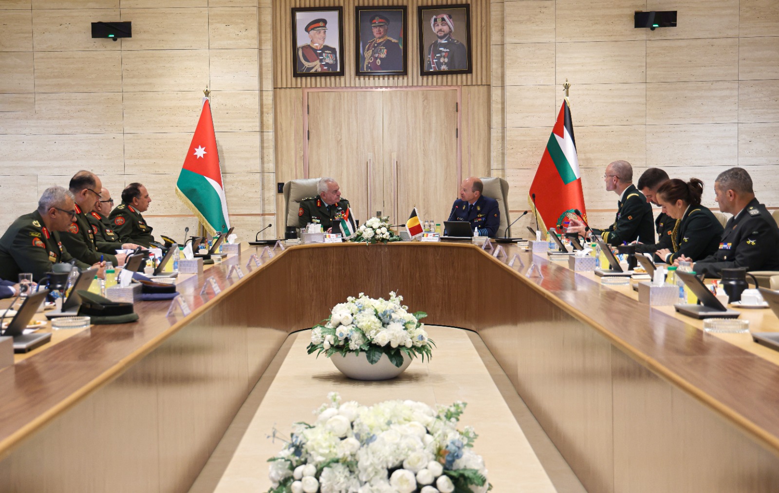 رئيس هيئة الأركان يستقبل رئيس أركان قوات الدفاع البلجيكية 