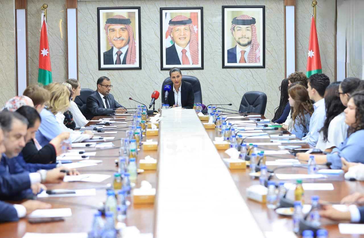 الخارجية النيابية تلتقي وفدا طلابيا أمريكيا