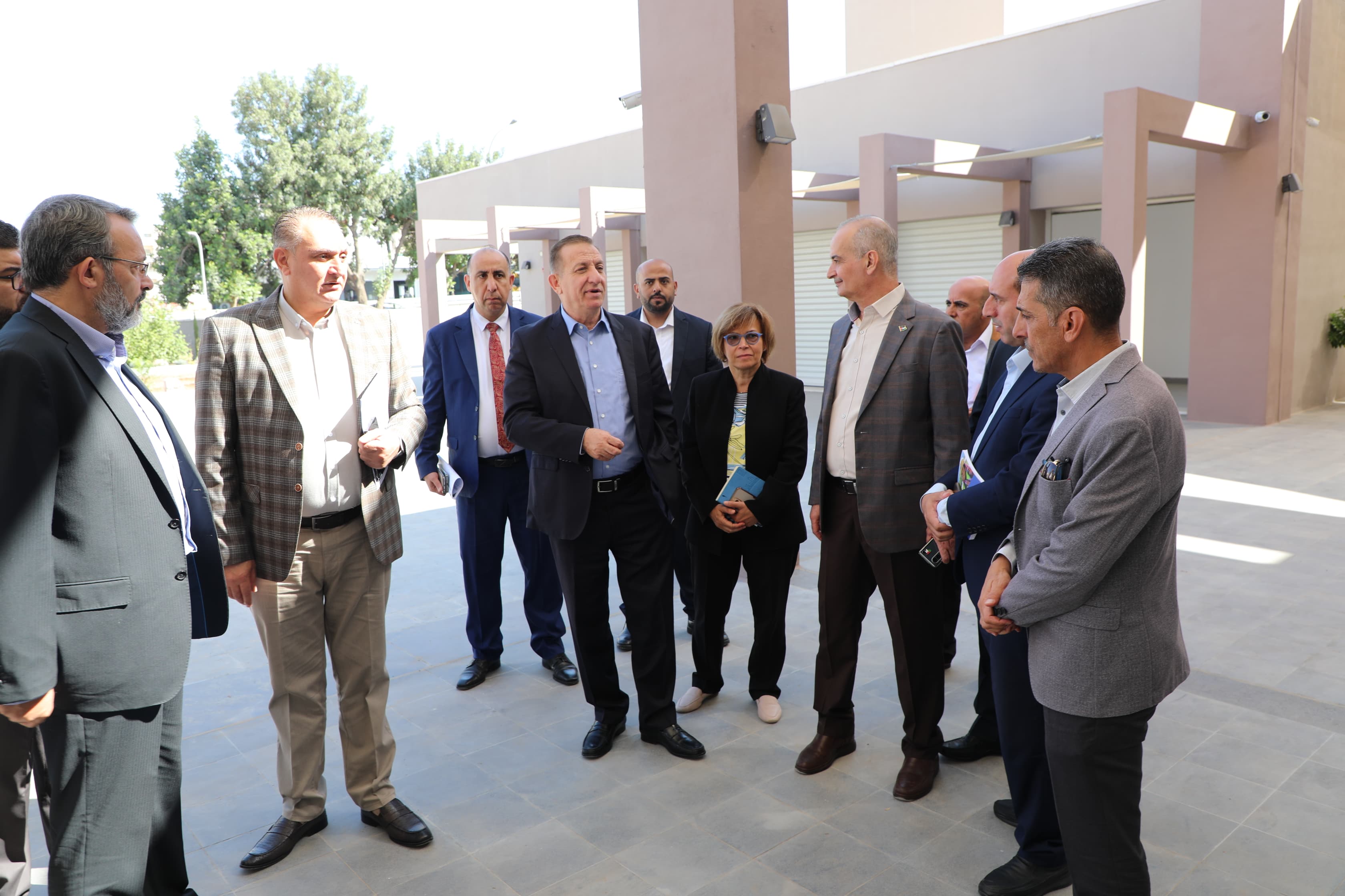 وزيرا الزراعةوالبيئة يتفقدان المعرض الدائم لمنتجات البادية والريف