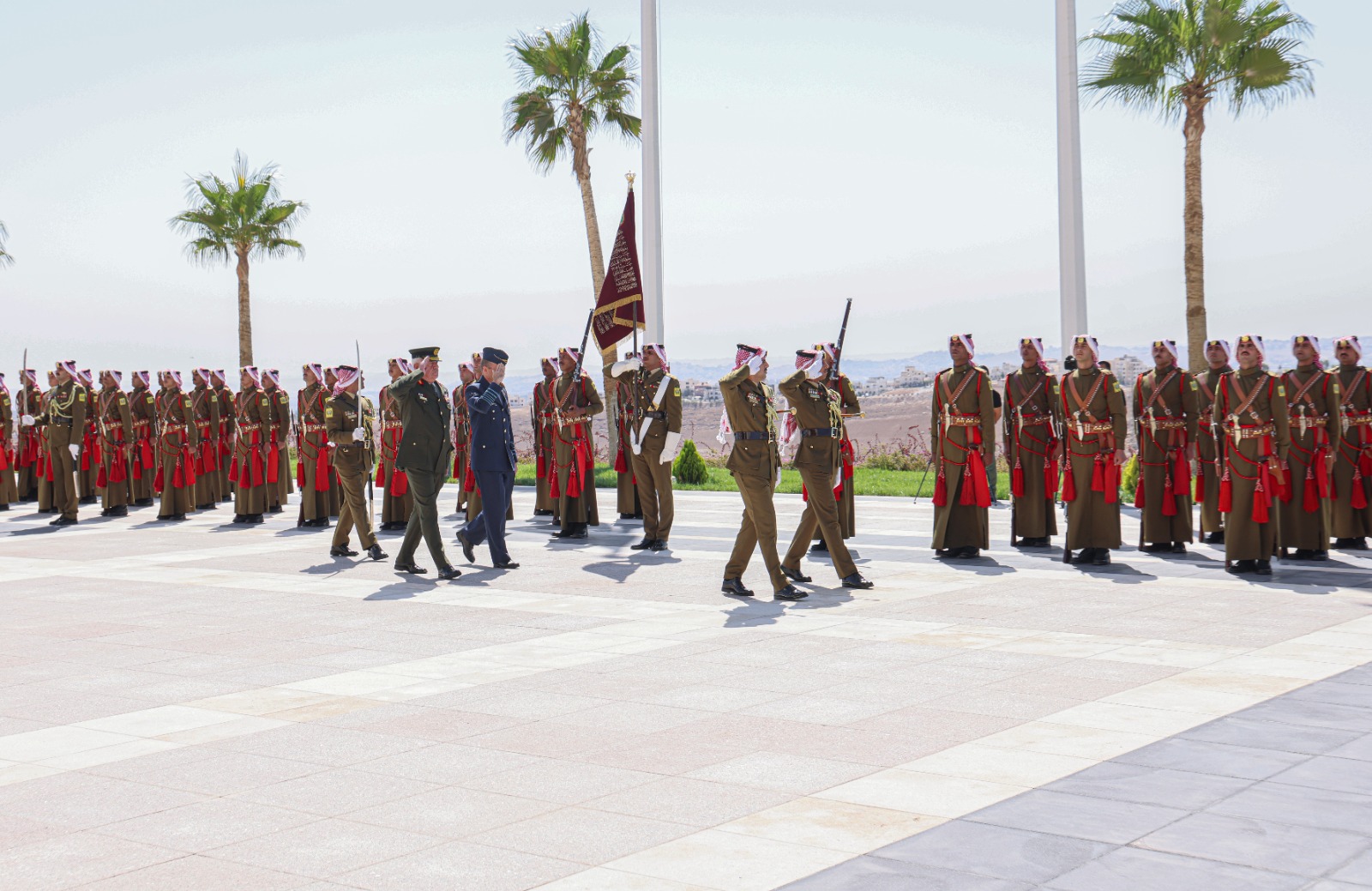 رئيس هيئة الأركان يستقبل رئيس أركان قوات الدفاع البلجيكية 