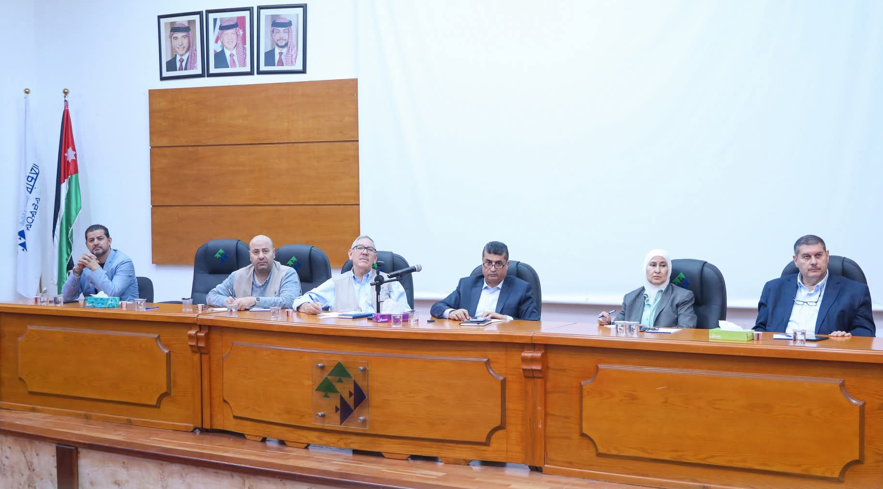 لقاء يبحث احتياجات مواطنين وأصحاب أعمال في العقبة