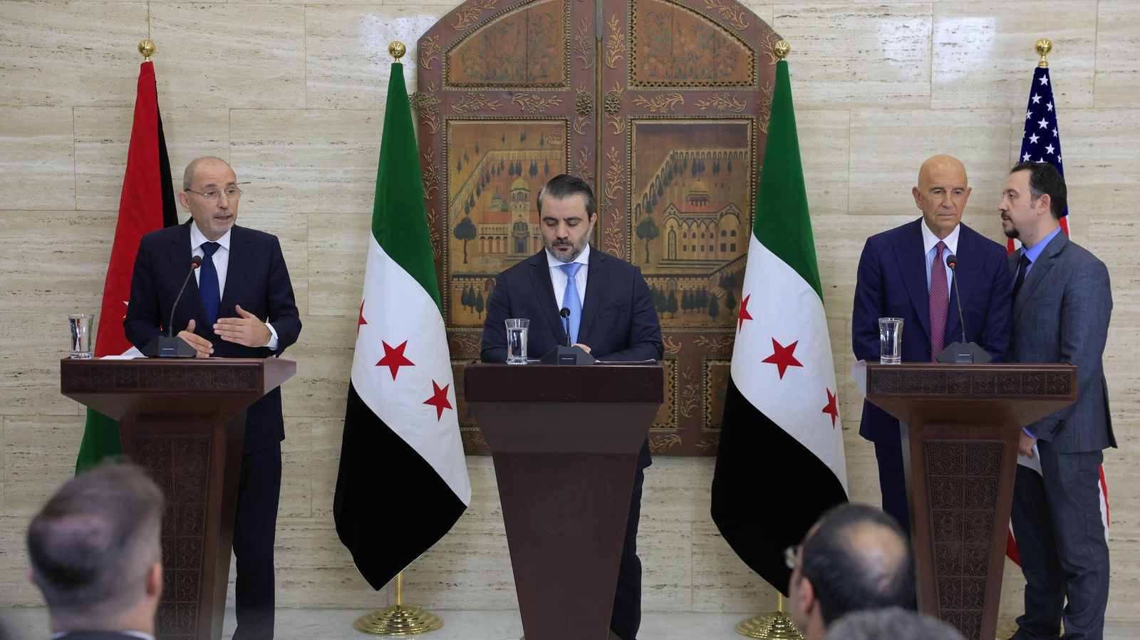 وزير الخارجية يشارك باجتماع أردني سوري أميركي لإقرار خطة لحل الأزمة بالسويداء