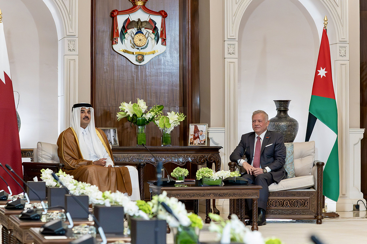 الملك وأمير دولة قطر يعربان عن اعتزازهما بمستوى العلاقات الأخوية والتاريخية بين البلدين والشعبين الشقيقين 