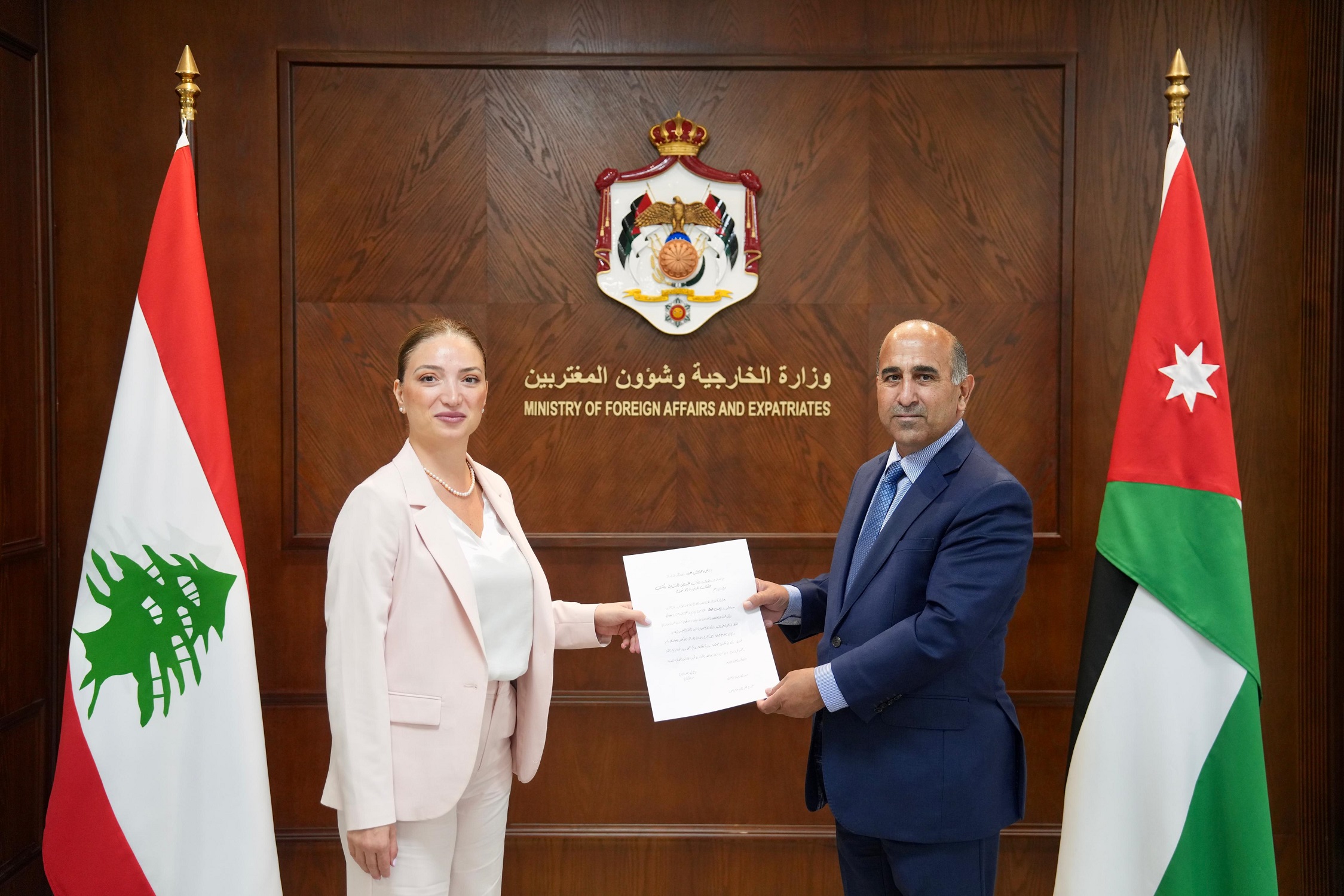 الخارجية تتسلم نسخة من أوراق اعتماد السفيرة اللبنانية