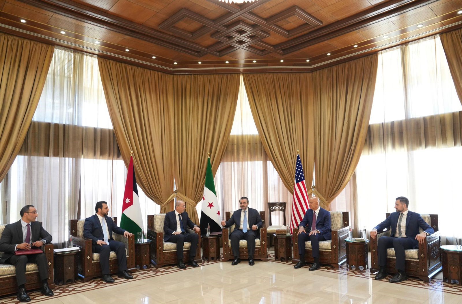 وزير الخارجية يشارك باجتماع أردني سوري أميركي لإقرار خطة لحل الأزمة بالسويداء