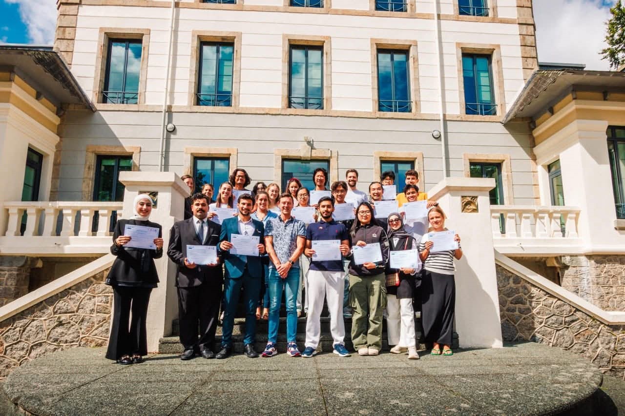 اختيار ثلاثة طلبة من جامعة آل البيت على مستوى الوطن العربي لزمالة المعهد الفرنسي