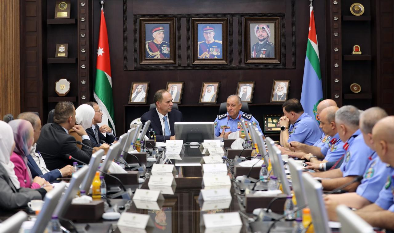 وزير العدل يؤكد أهمية التعاون مع الأمن العام لتعزيز سيادة القانون