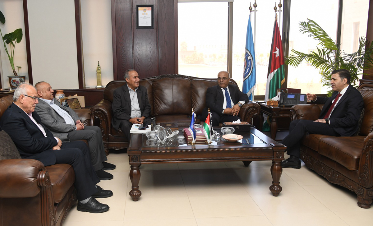 بحث التعاون بين جامعة العلوم والتكنولوجيا ونقابة الصحفيين