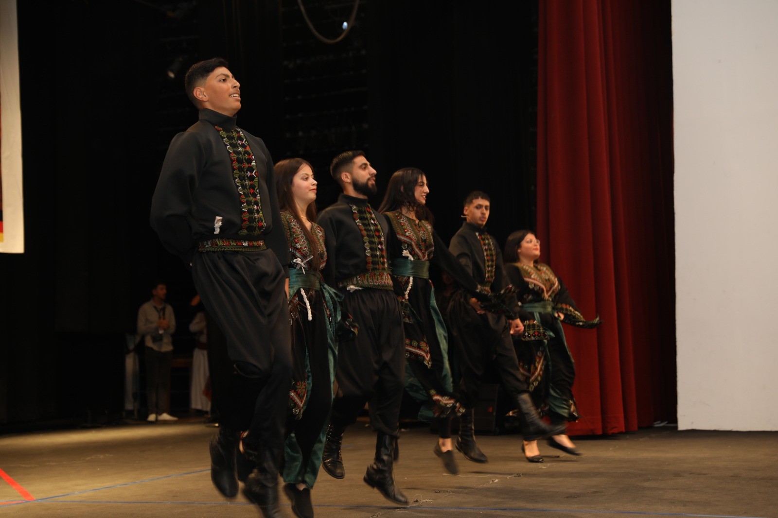 العيسوي يرعى انطلاق مهرجان الوفاء للوطن وقائده في مركز إربد الثقافي