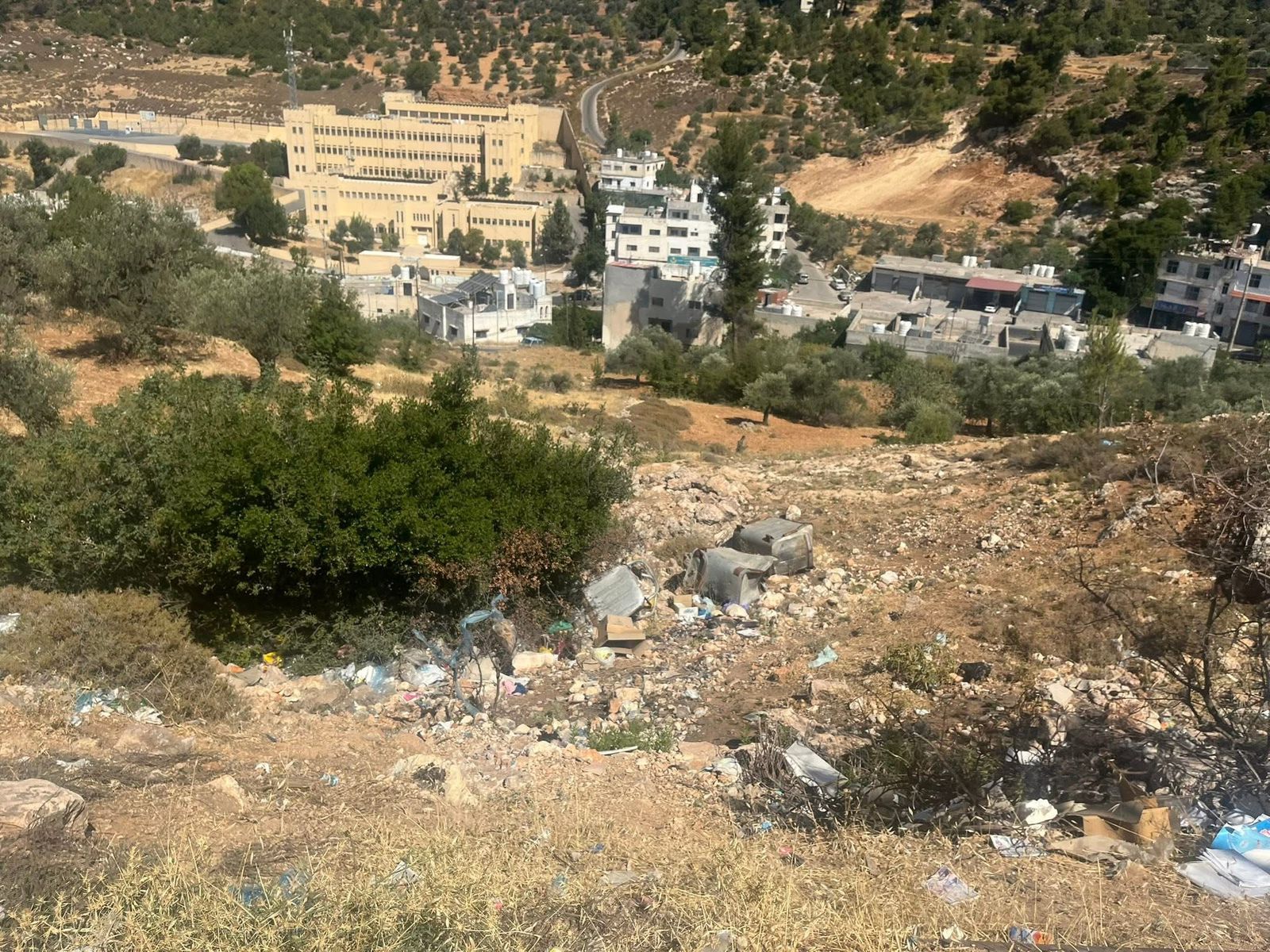 عجلون: دعوات لتكثيف الرقابة للحد من رمي الأنقاض والمخلفات