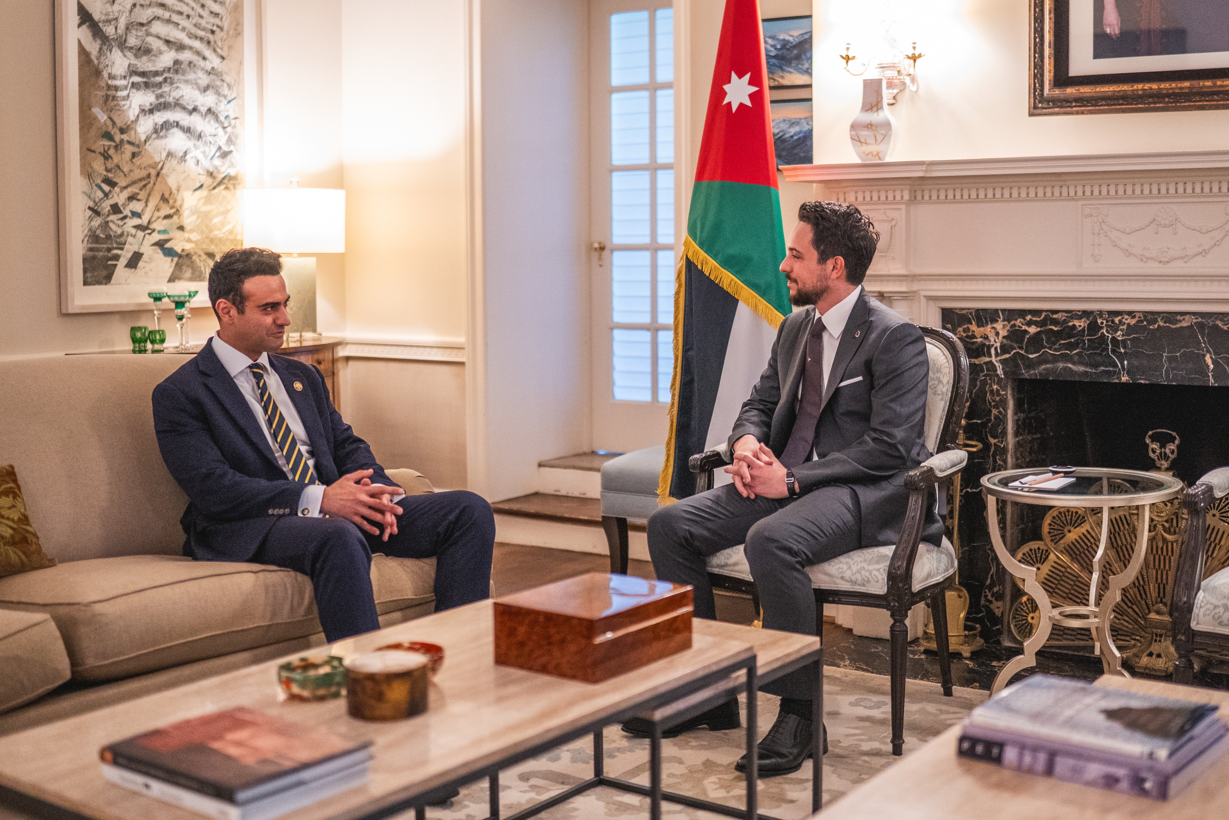 ولي العهد يلتقي عضوا في الكونغرس الأمريكي ووكيل وزارة الخارجية الأمريكية