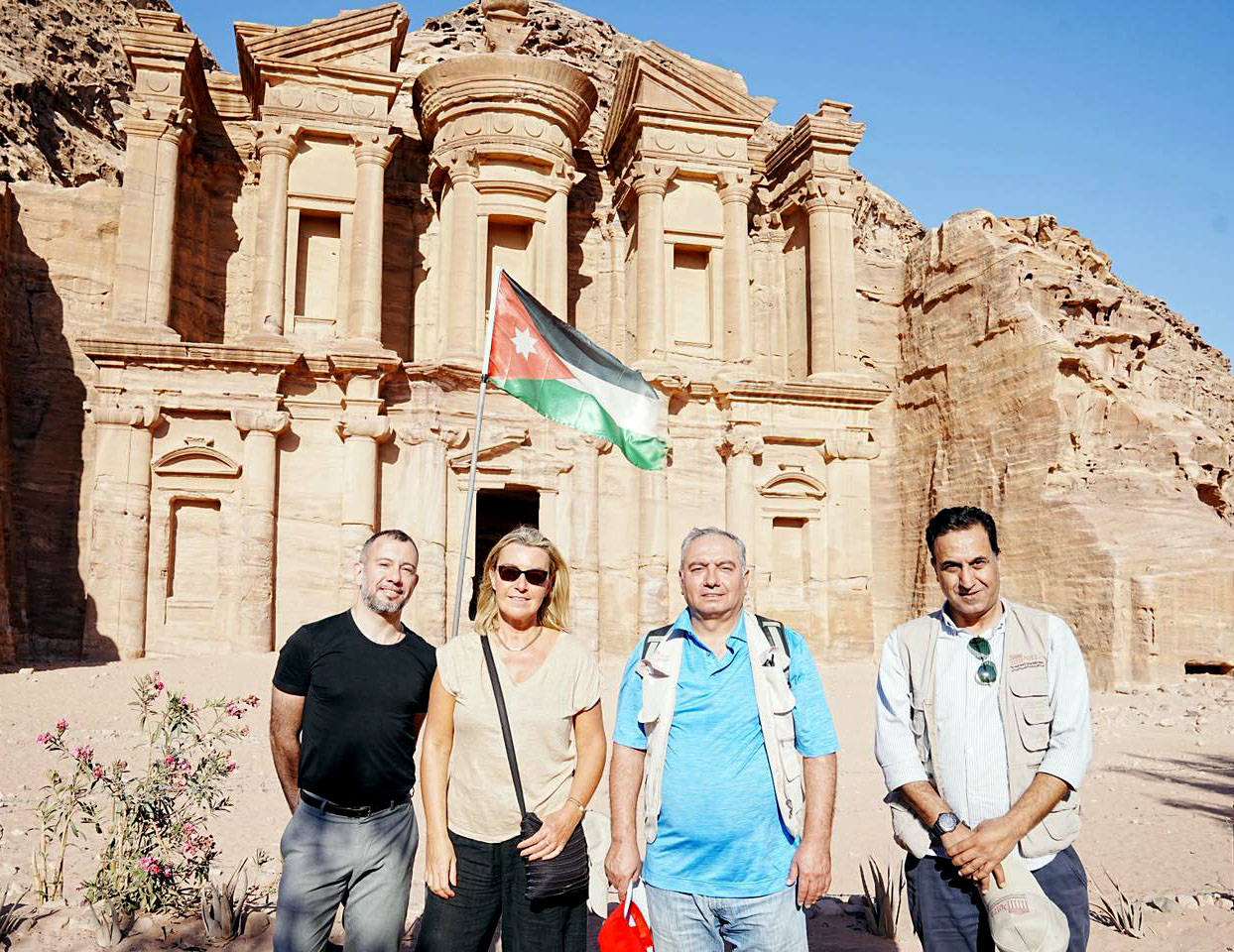 موغيريني تزور مدينة البترا الأثرية