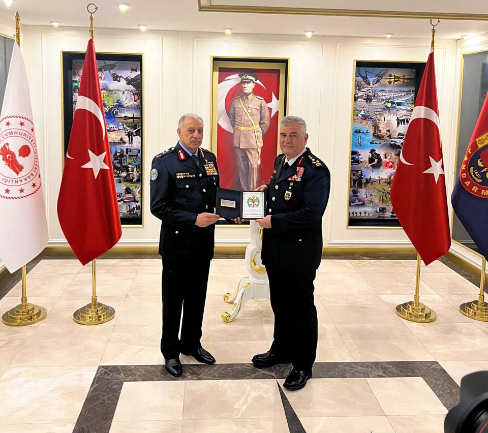 مدير الأمن العام يشارك بمعرض معدات الأمن الداخلي في أنقرة