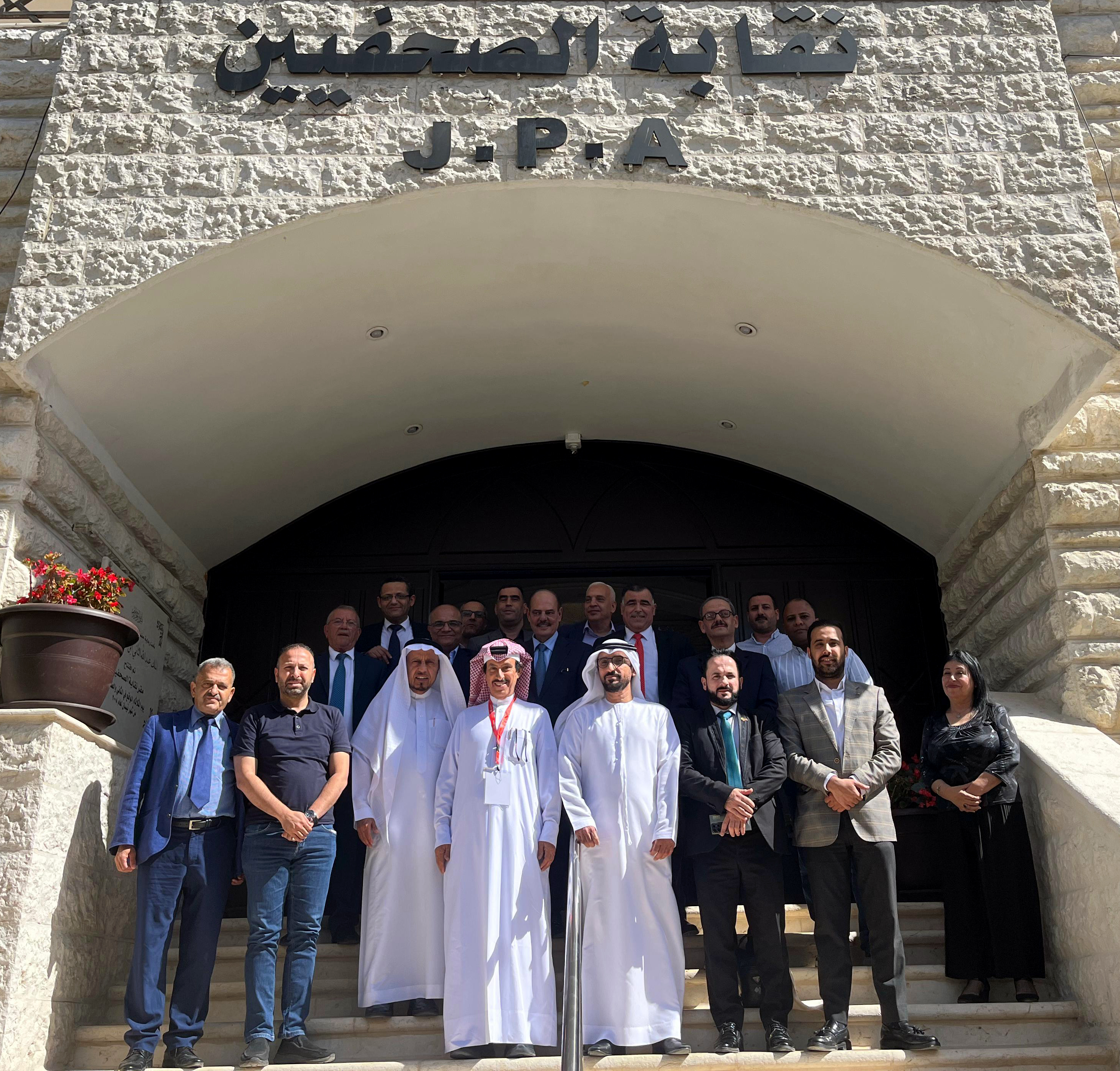 نقيب الصحفيين يبحث ووفدا صحفيا عربيا تحولات المشهد الإعلامي العربي