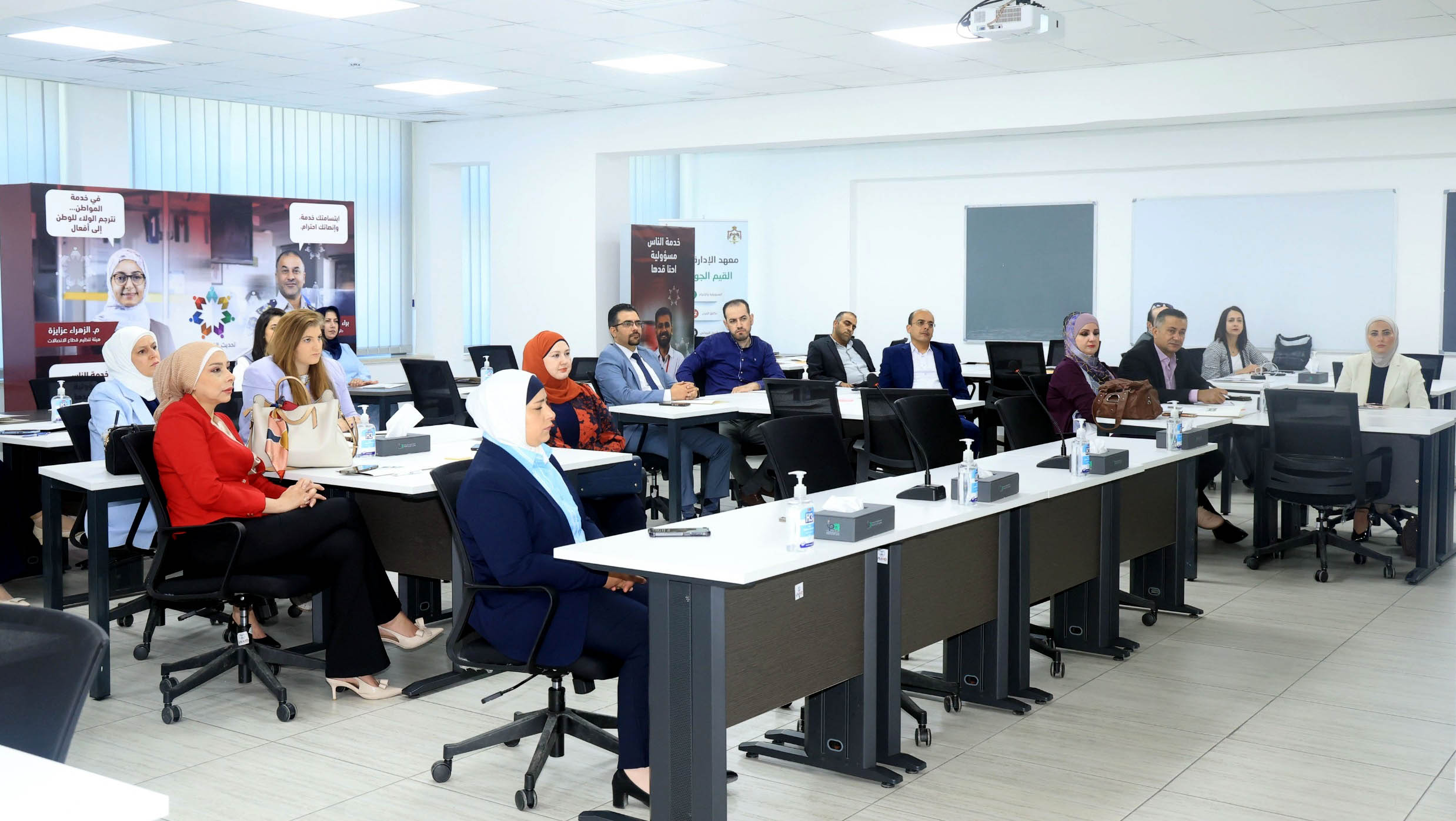 جلسة توجيهية حول دور المرشد في تمكين القيادات المستقبلية الشابة 