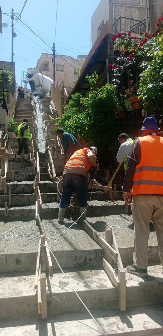 أمانة عمان تواصل أعمال صيانة الأدراج