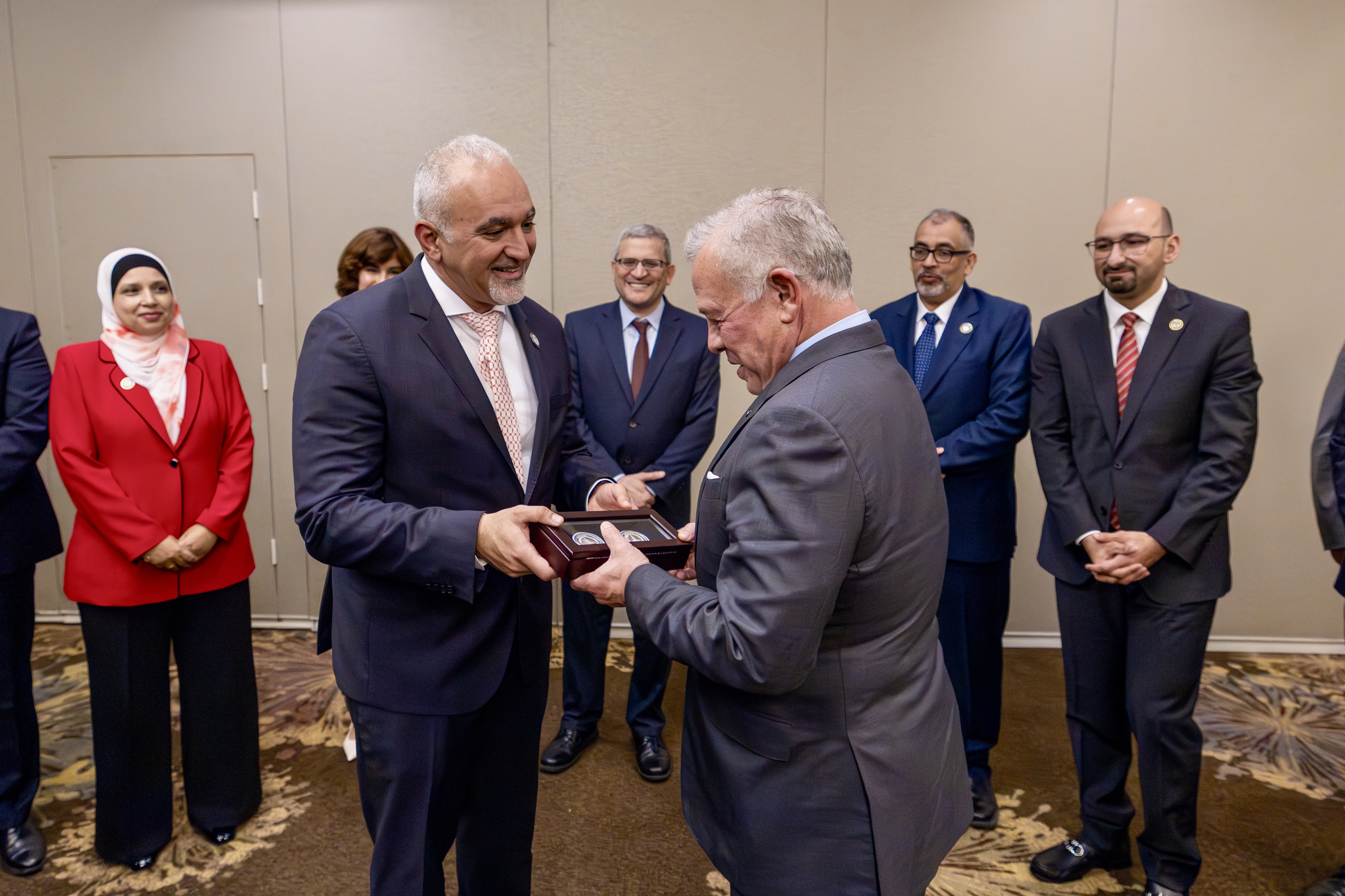 الملك يجتمع في نيويورك بأعضاء جمعية الأطباء الأردنية الأمريكية ويبحث فرص تعزيز دعم القطاع الطبي في المملكة