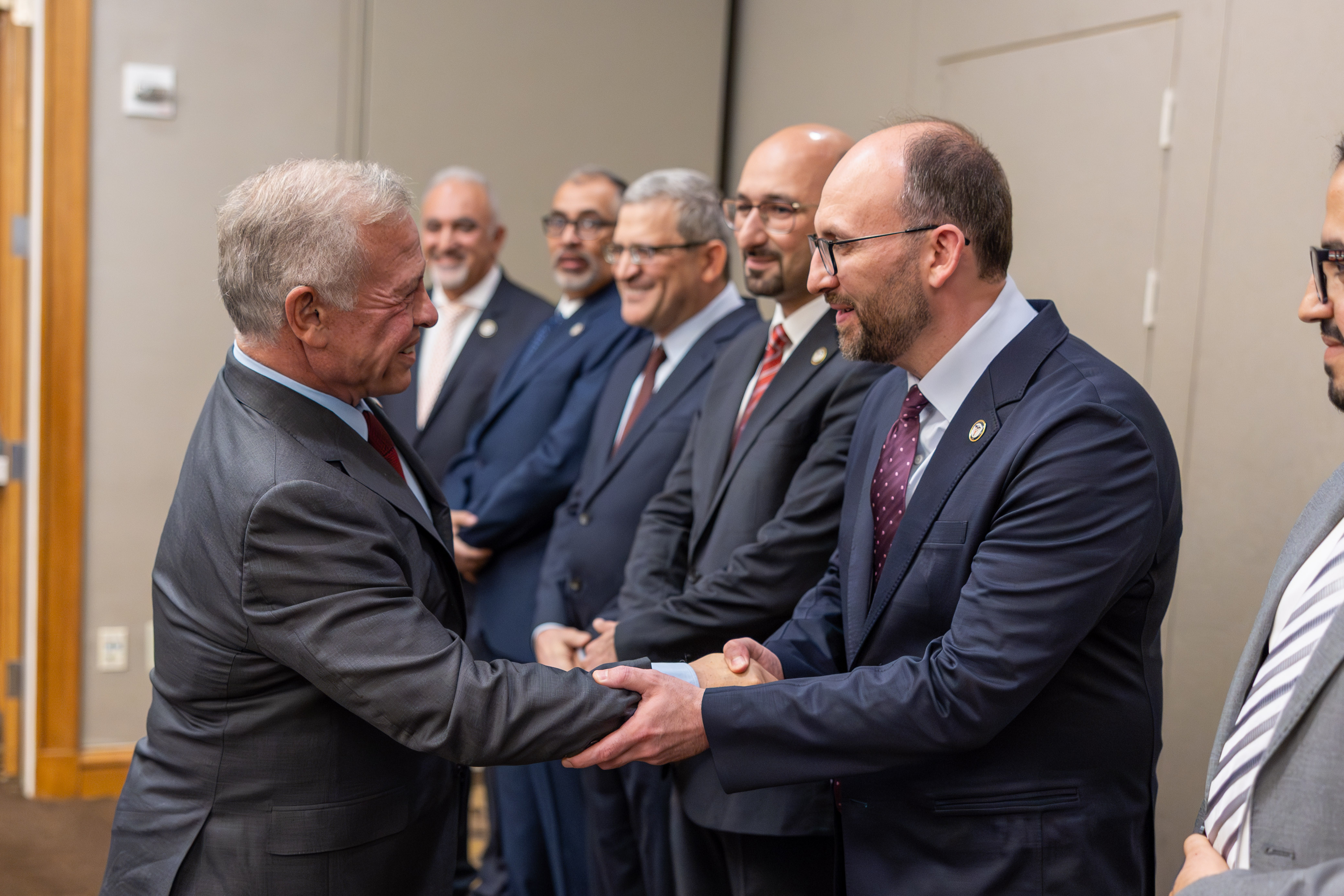 الملك يجتمع في نيويورك بأعضاء جمعية الأطباء الأردنية الأمريكية ويبحث فرص تعزيز دعم القطاع الطبي في المملكة