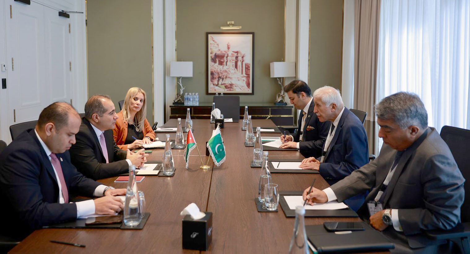 وزير الاستثمار ونظيره الباكستاني يبحثان آفاق التعاون بين البلدين