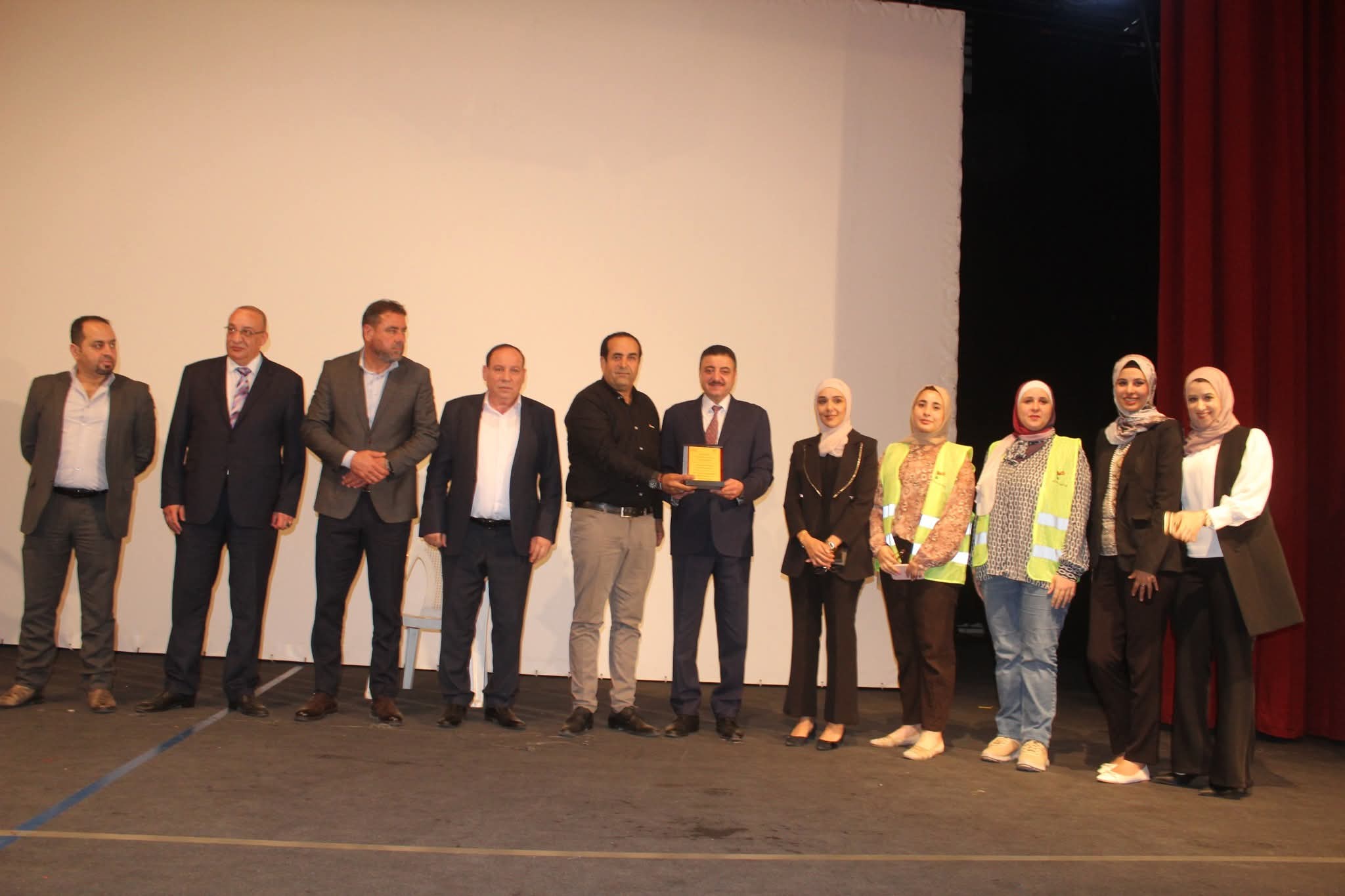 تخريج المشاركين بمعسكر حل المشكلات بتكنولوجيا المعلومات بإربد