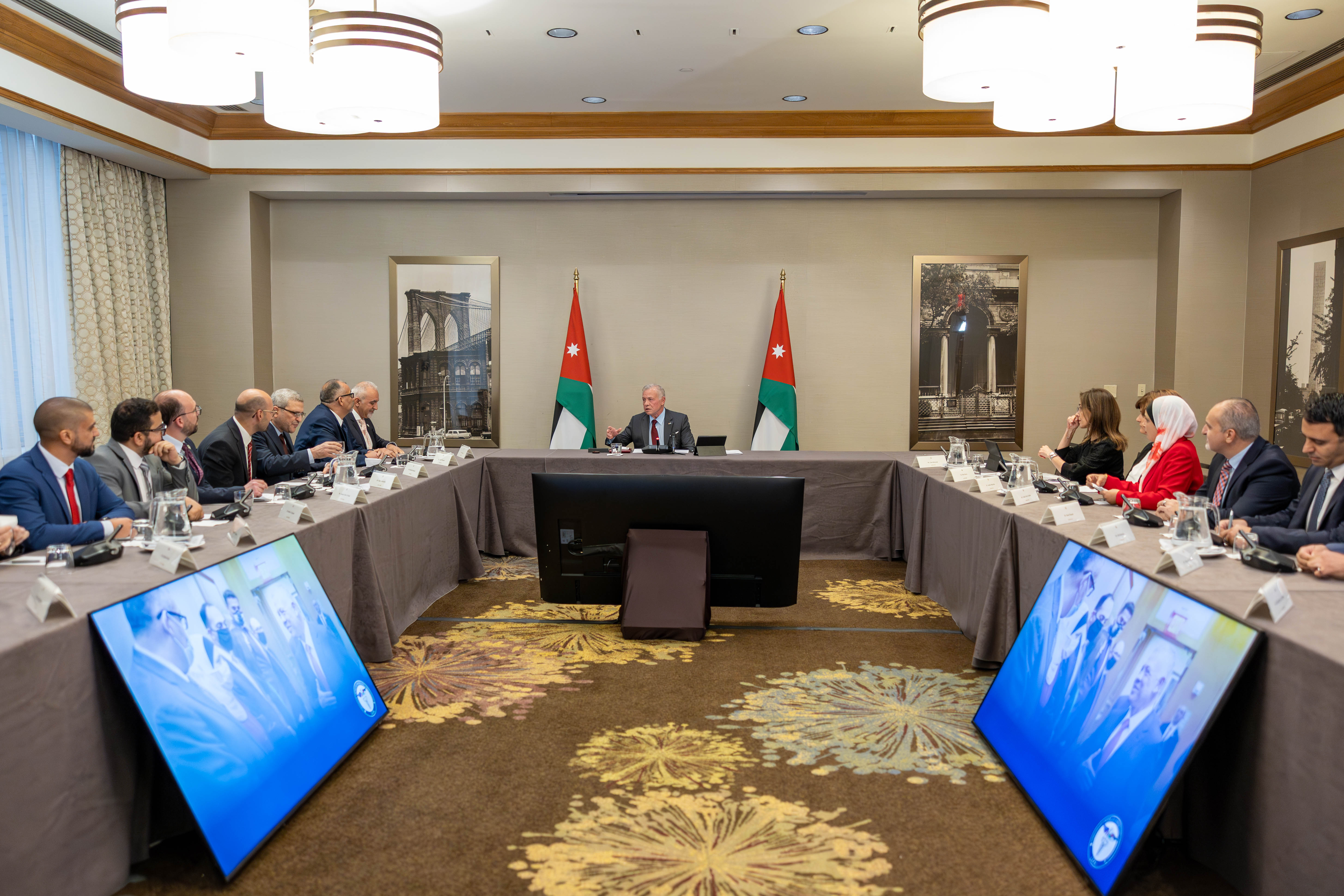 الملك يجتمع في نيويورك بأعضاء جمعية الأطباء الأردنية الأمريكية ويبحث فرص تعزيز دعم القطاع الطبي في المملكة